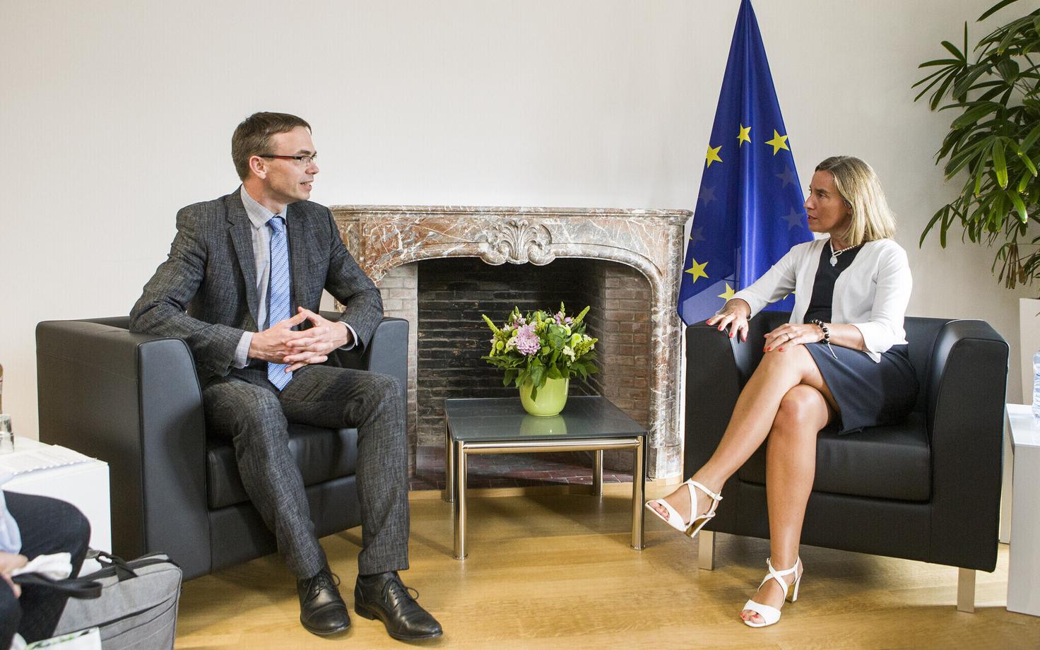 Свен Миксер и Федерика Могерини.