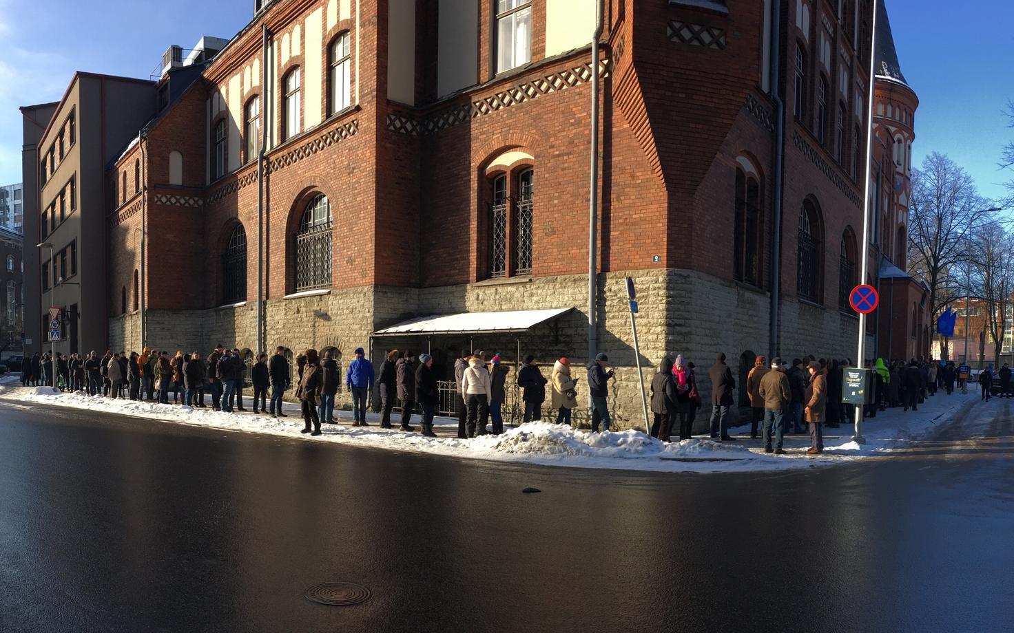 Очередь за памятными монетами у Банка Эстонии