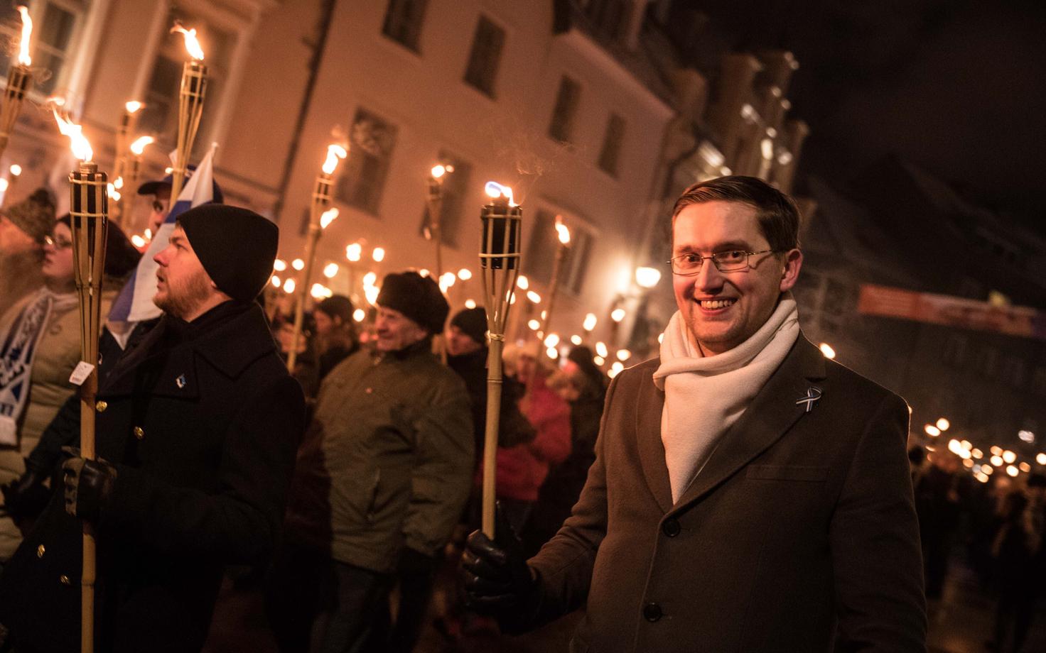 Вице-председатель EKRE Яак Мадисон на факельном шествии в прошлом году.
