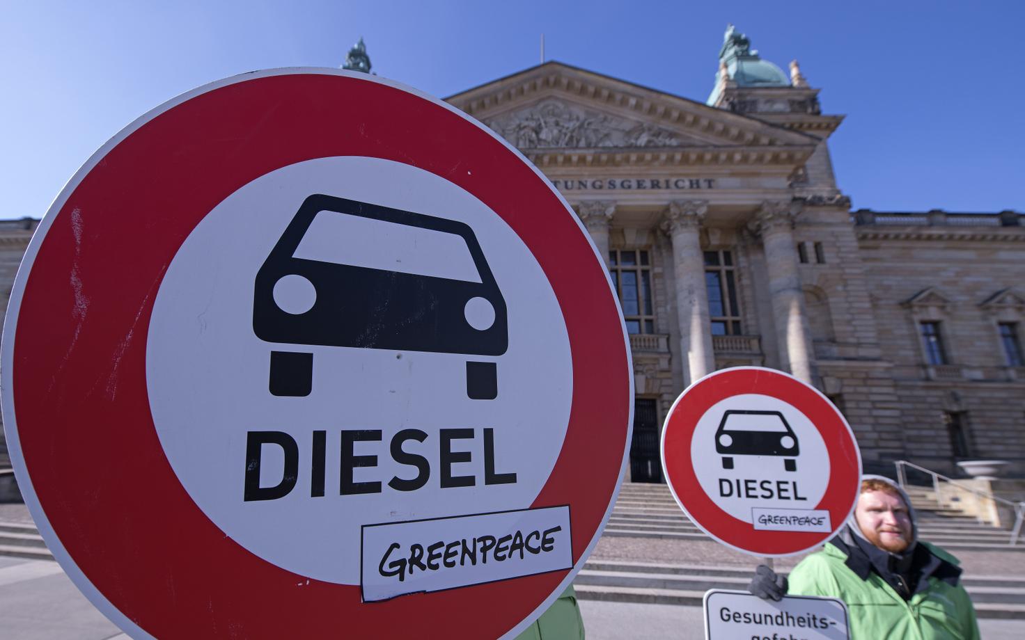 Протест экологов против дизеля перед судом в Лейпциге.