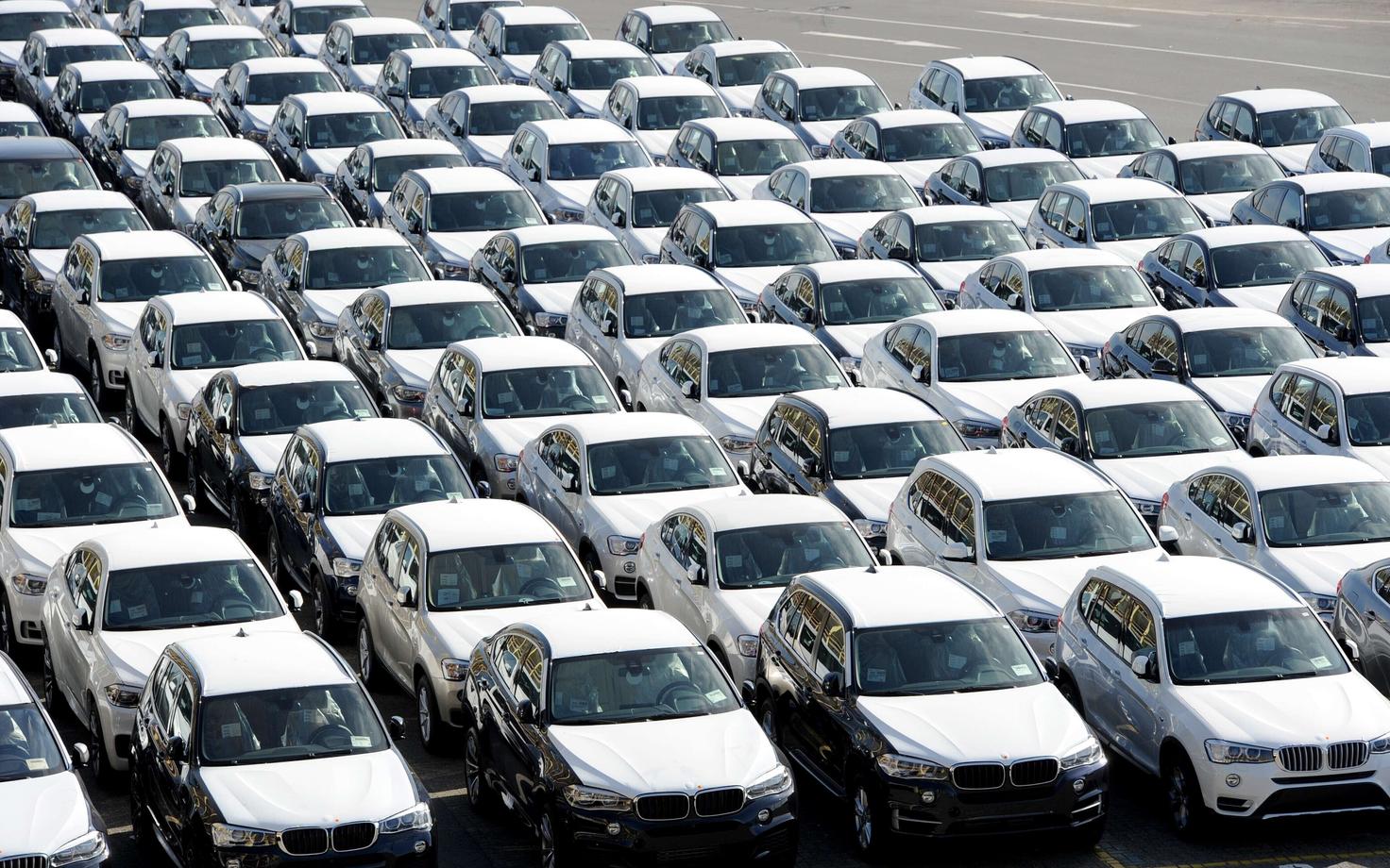 BMW-d Saksamaal Bremerhaveni sadamas.