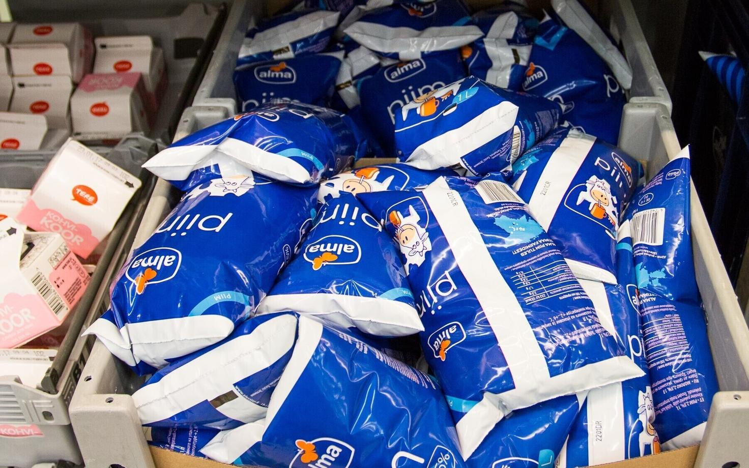 Клиенты торговых центров пока не заметили снижения цен на молоко.