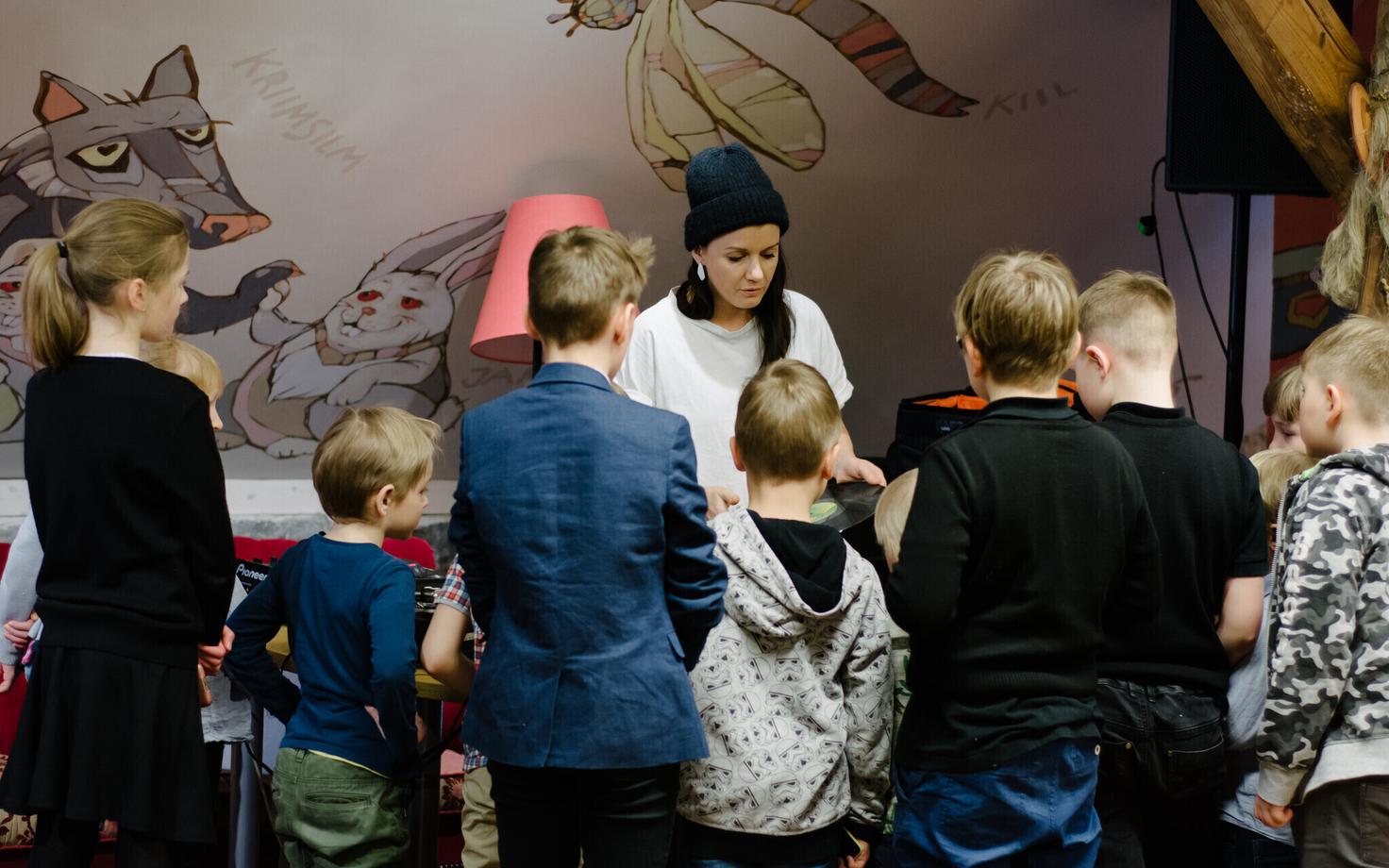 В детской программе TMW мастер-классы по креативному письму и оформлению обложек пластинок.