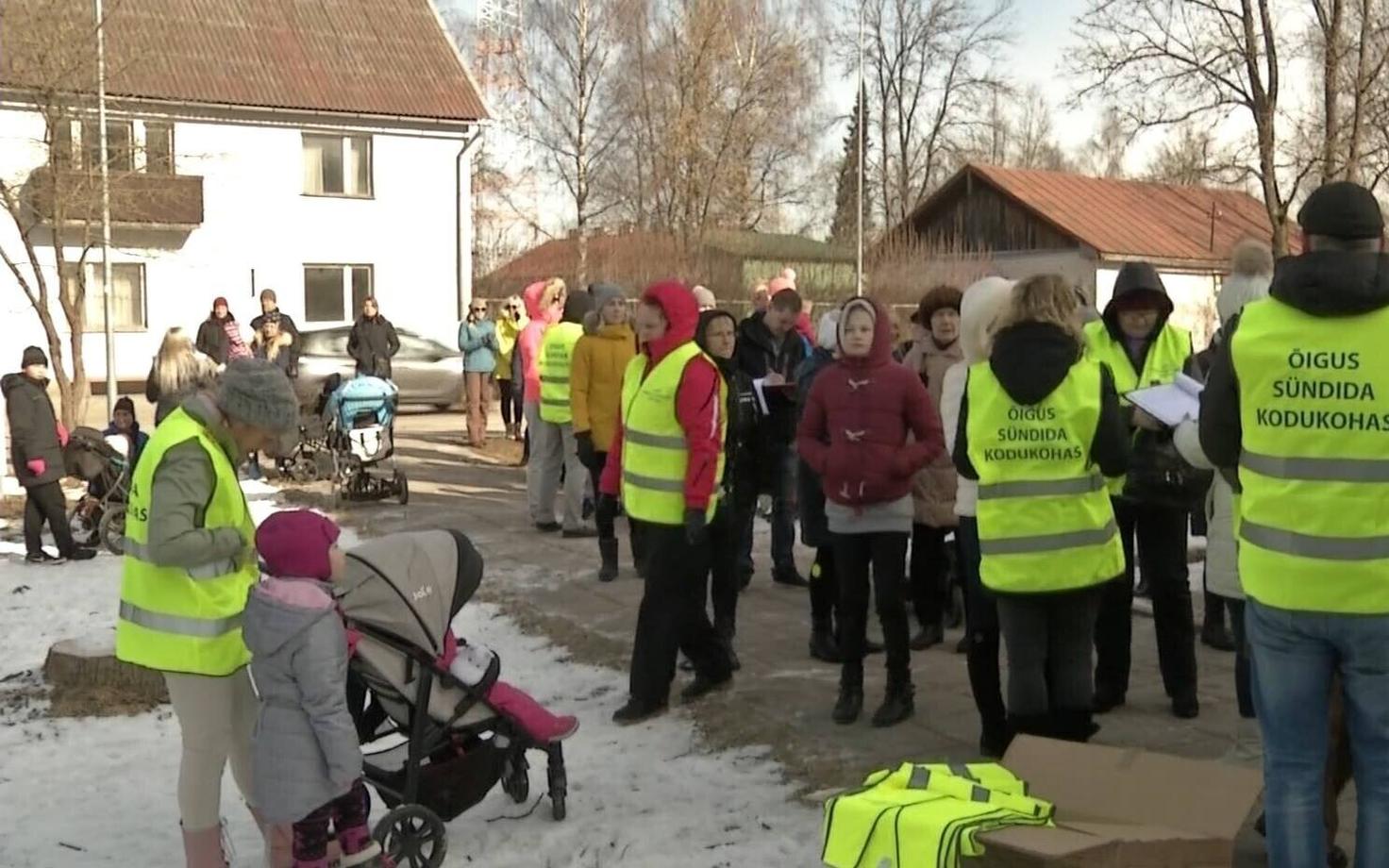 Жители Валга против закрытия родильного отделения.