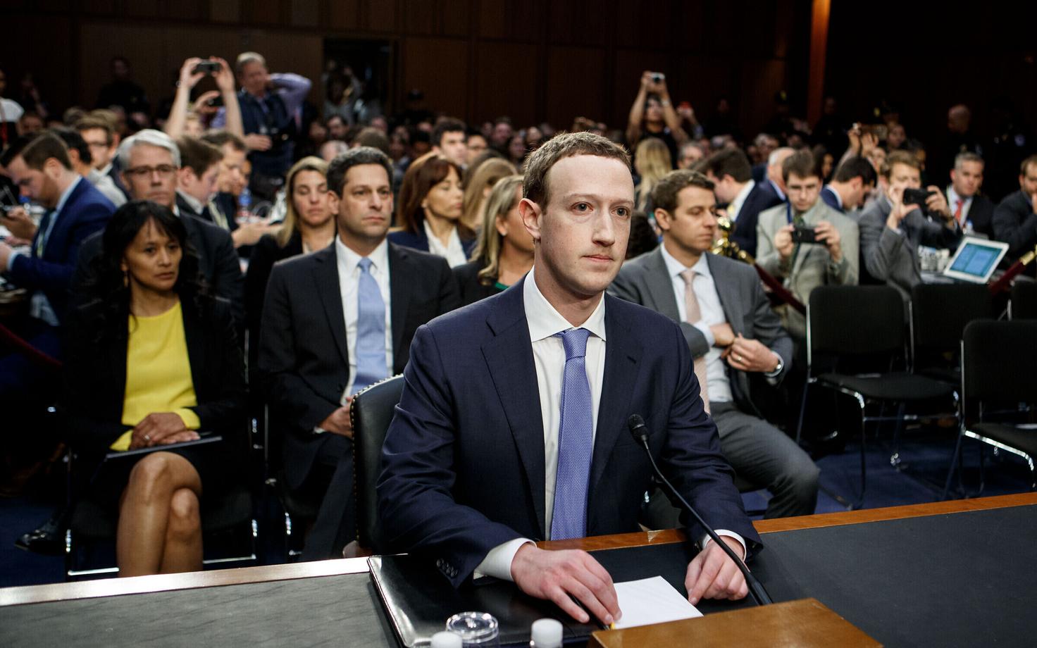Марк Цукерберг в Сенате.