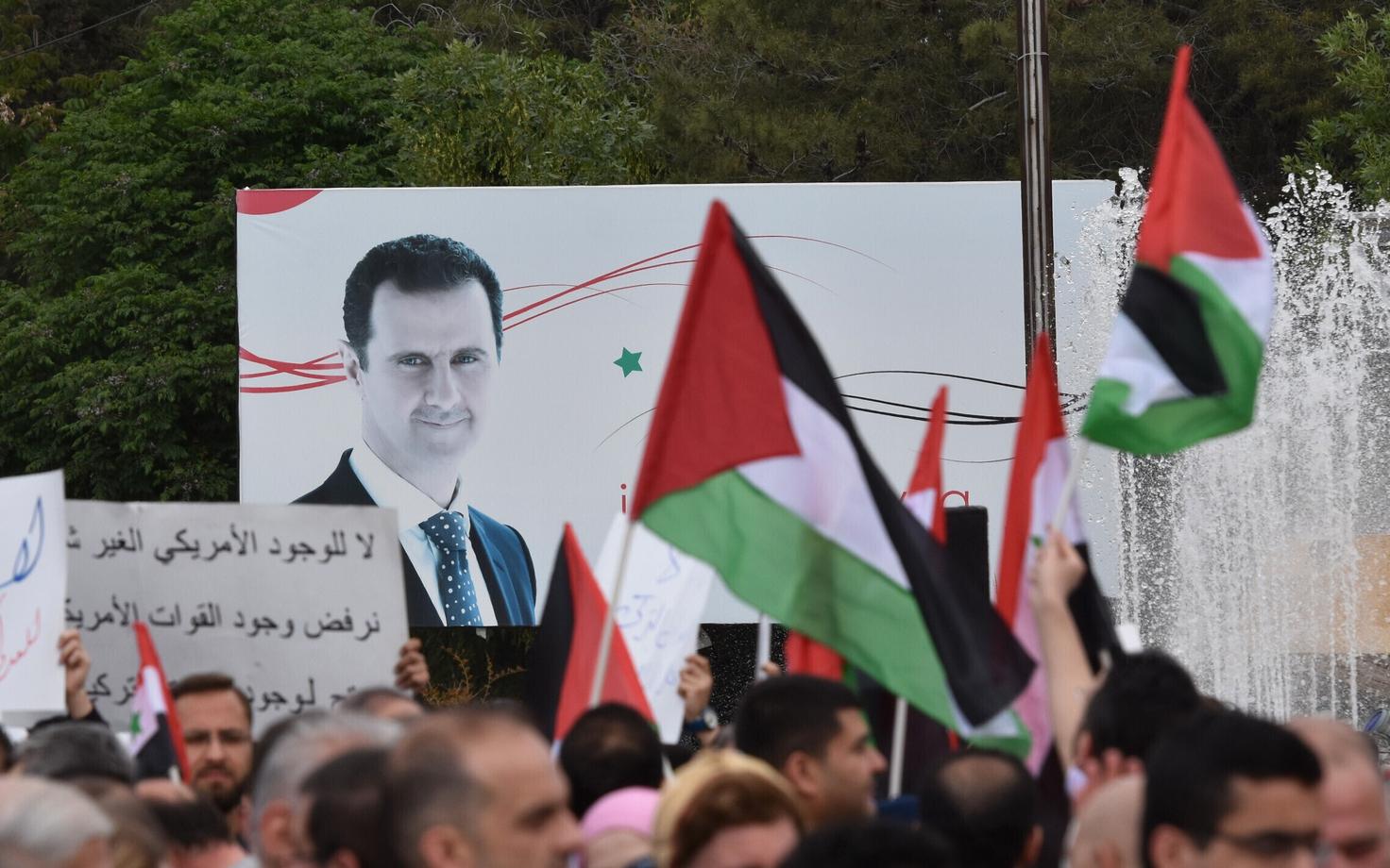 Süüria presidendi Bashar al-Assadi toetajad Aleppos.