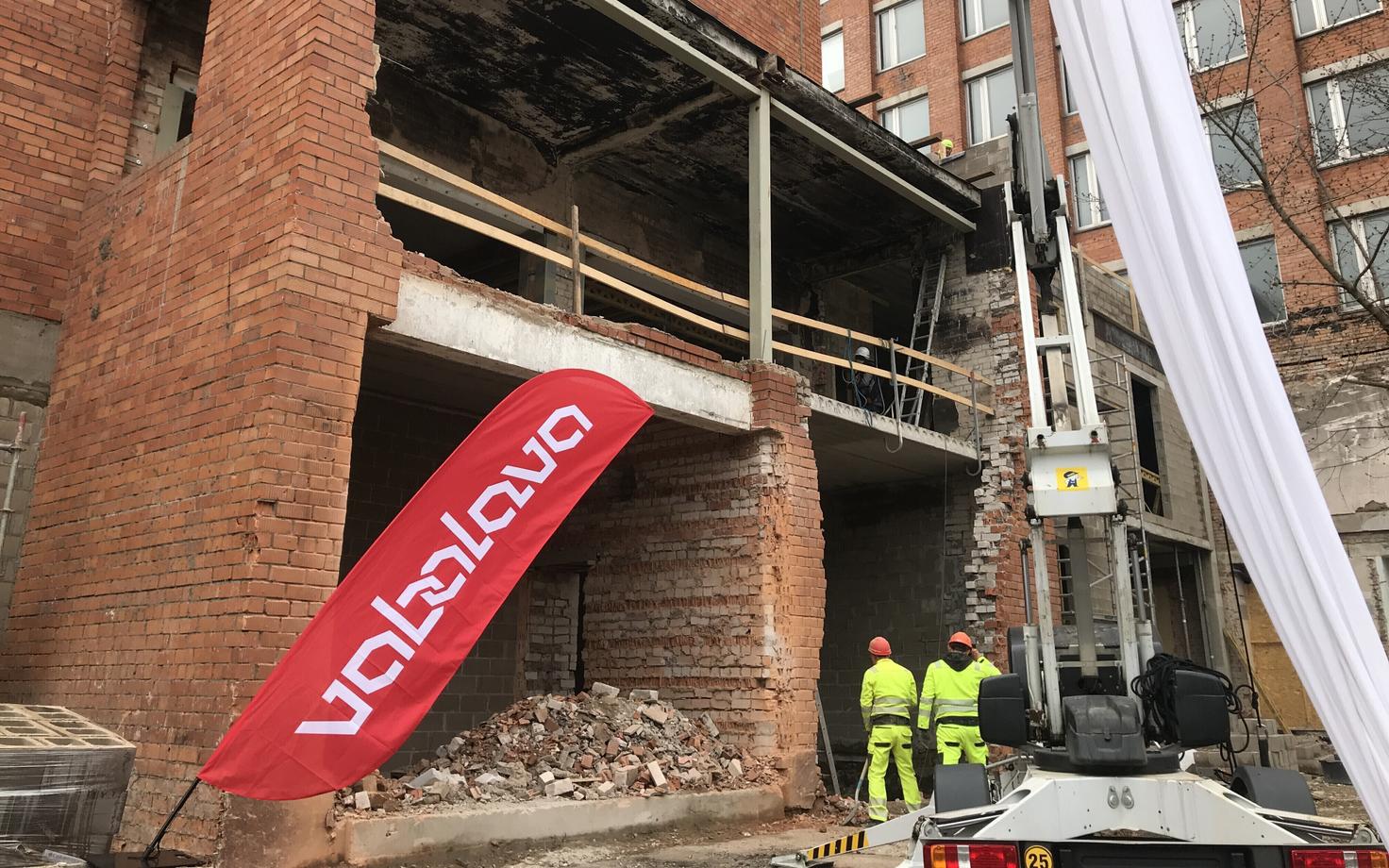 В строящемся здании Vaba Lava в Нарве прошел праздник стропил.