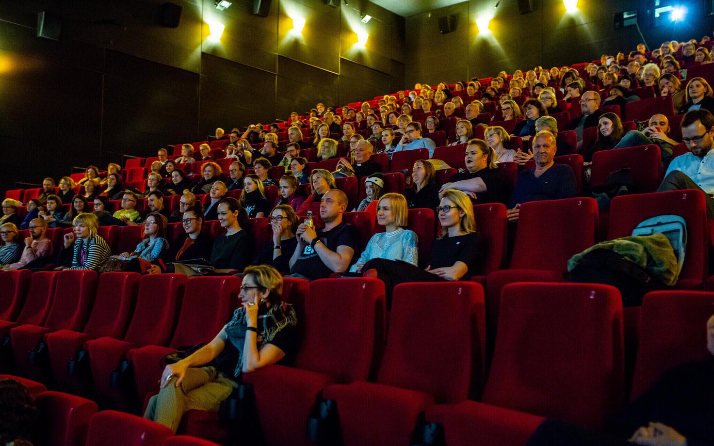 Кинотеатр Apollo Solaris.