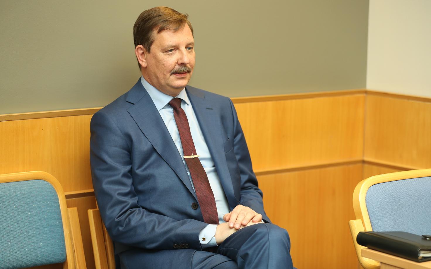 Tallinn Mayor Taavi Aas (Center).