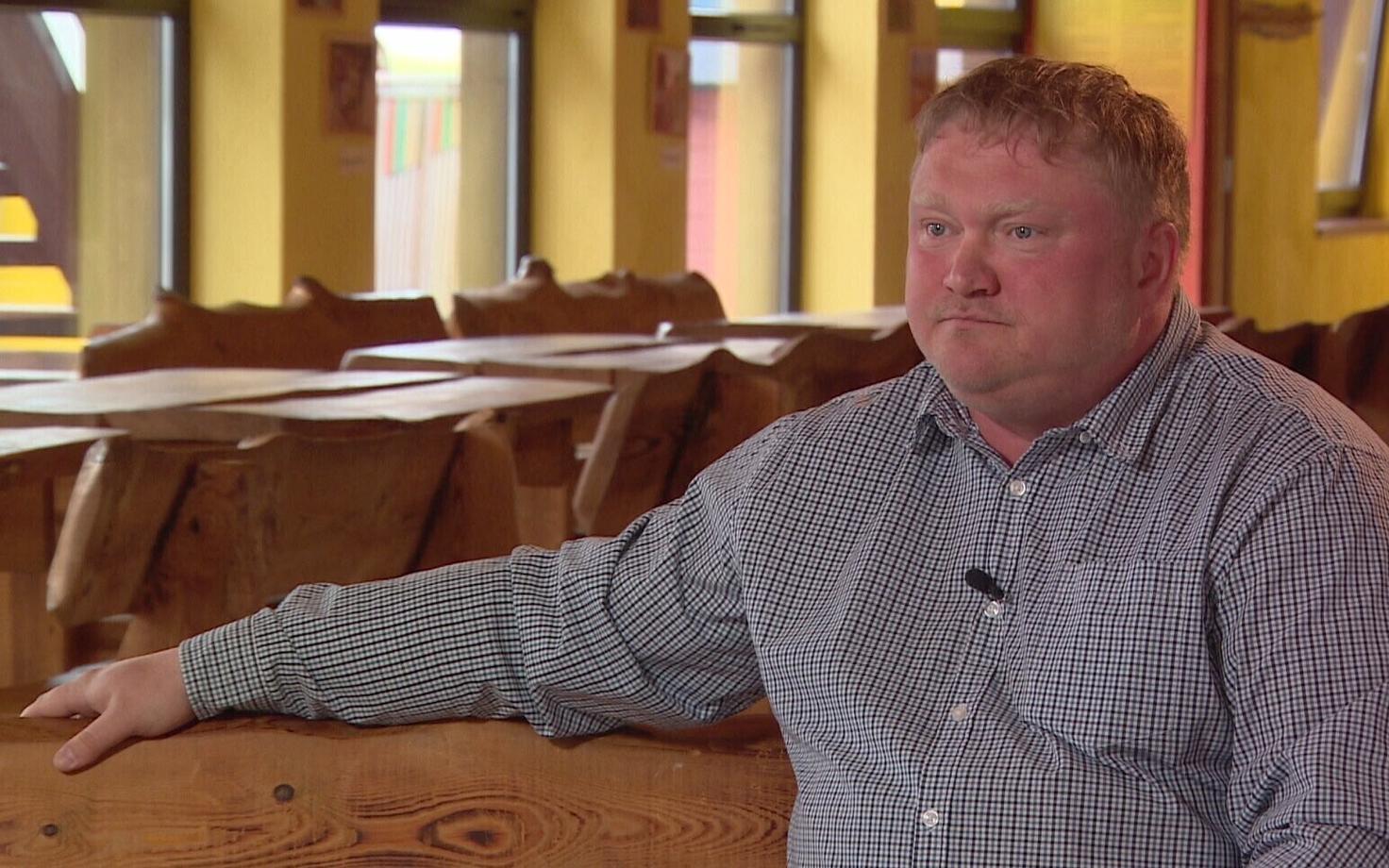 Каяр Лембер.