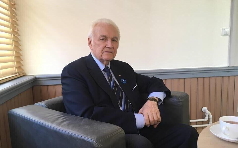 Арнольд Рюйтель.