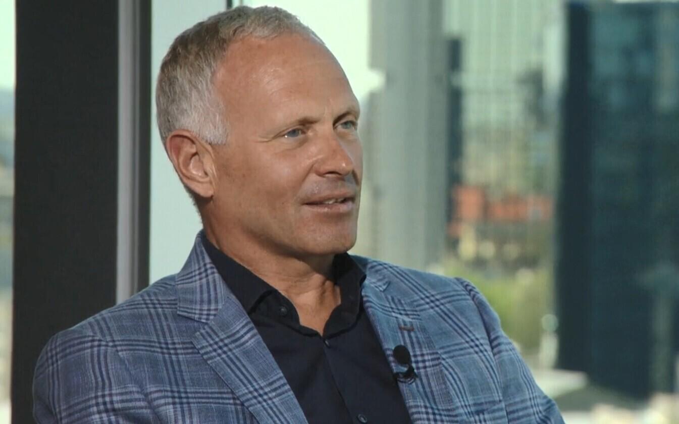 Армин Кару.