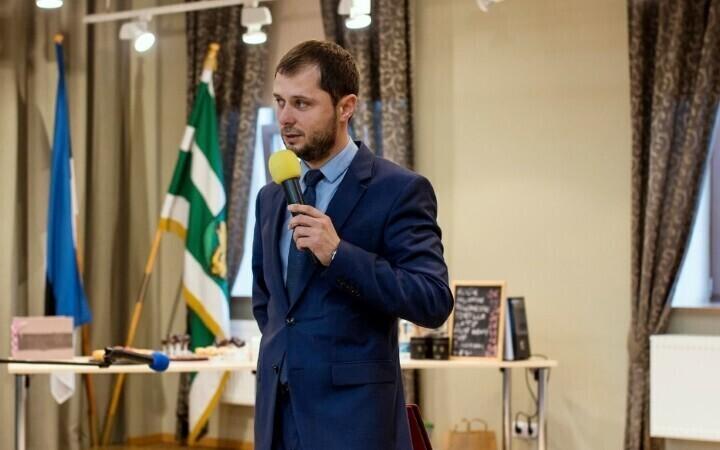 Оппозиция хочет заменить волостного старейшину Алексея Наумкина.