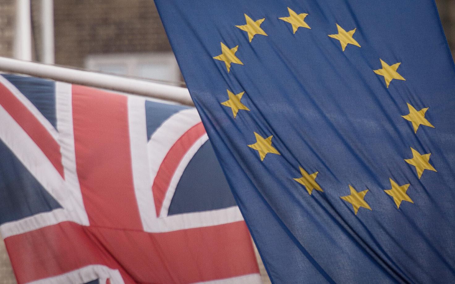 Suurbritannia ja Euroopa Liidu lipp.