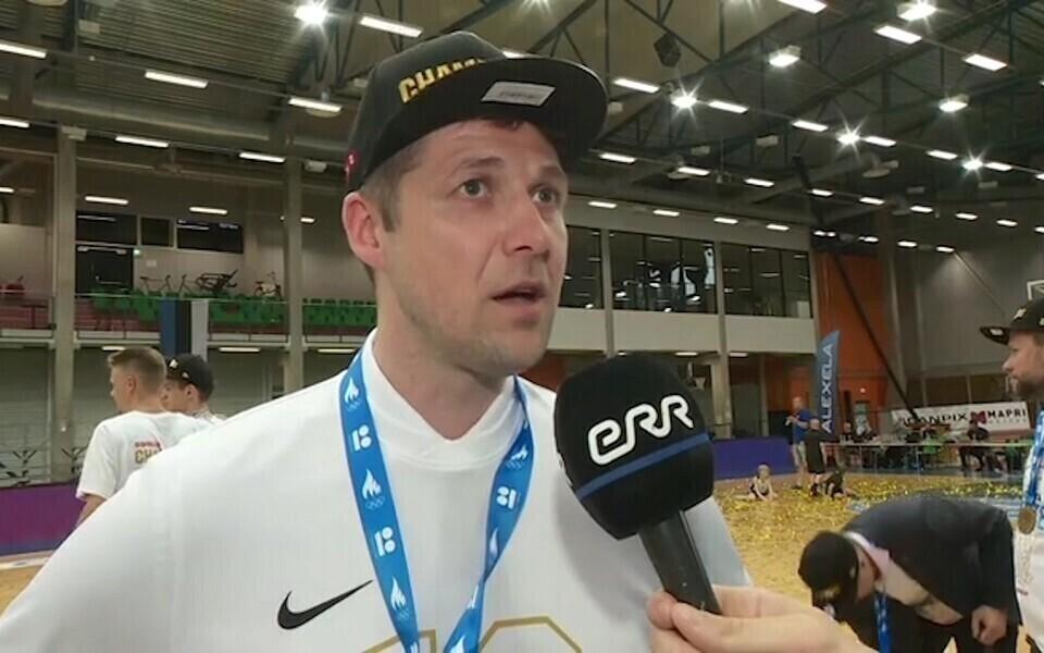 Дональдас Кайрис остается работать в