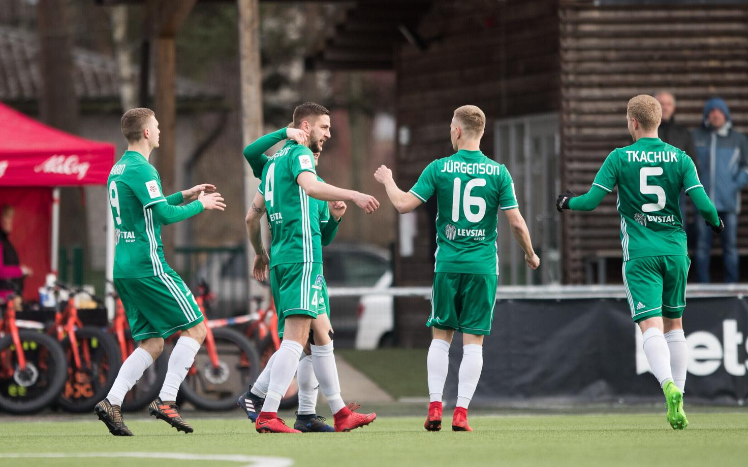 Футболисты