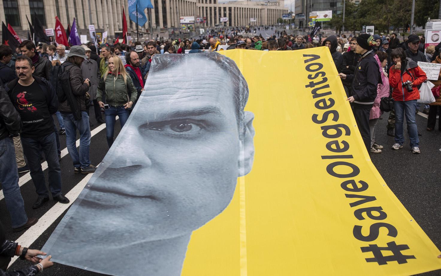 Vene opositsiooni meeleavaldus Moskvas 10. juunil, kus nõuti ka Sentsovi vabastamist.