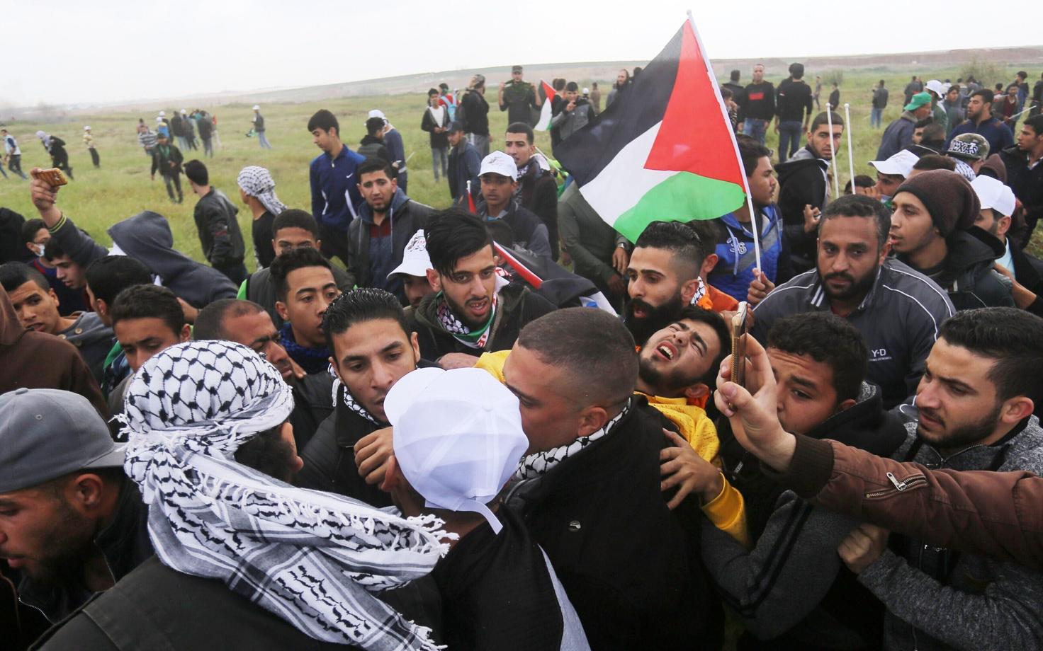 Столкновения палестинцев с израильскими военными на границе сектора Газа.