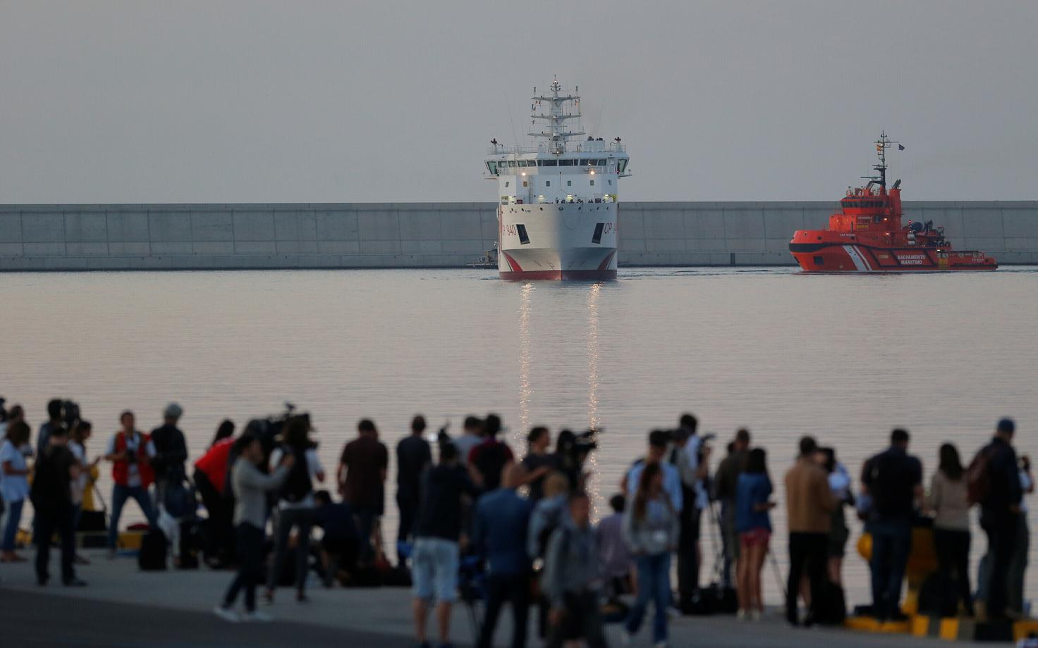 Высадка мигрантов в Валенсии.