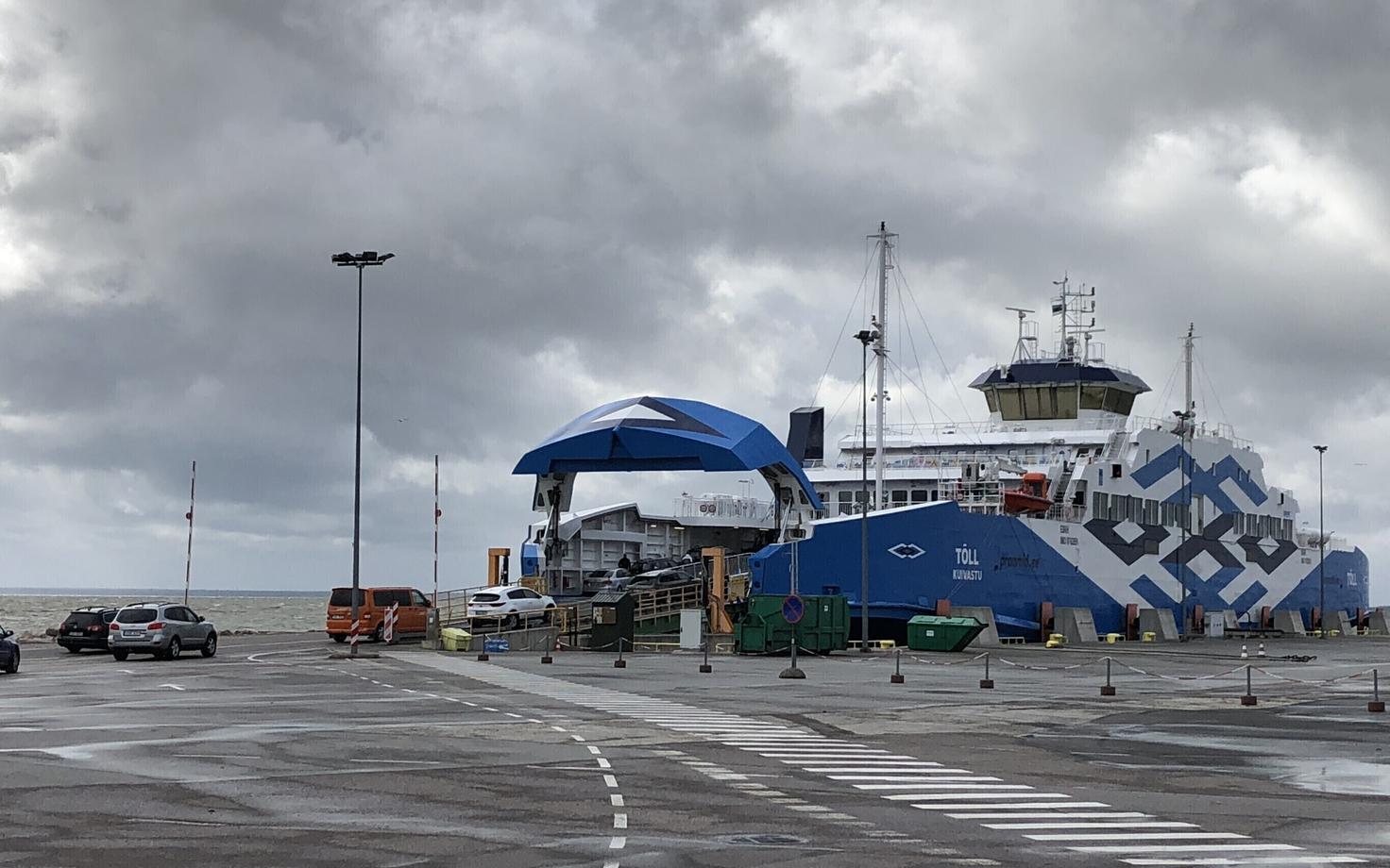 Очередь в порту Виртсу.