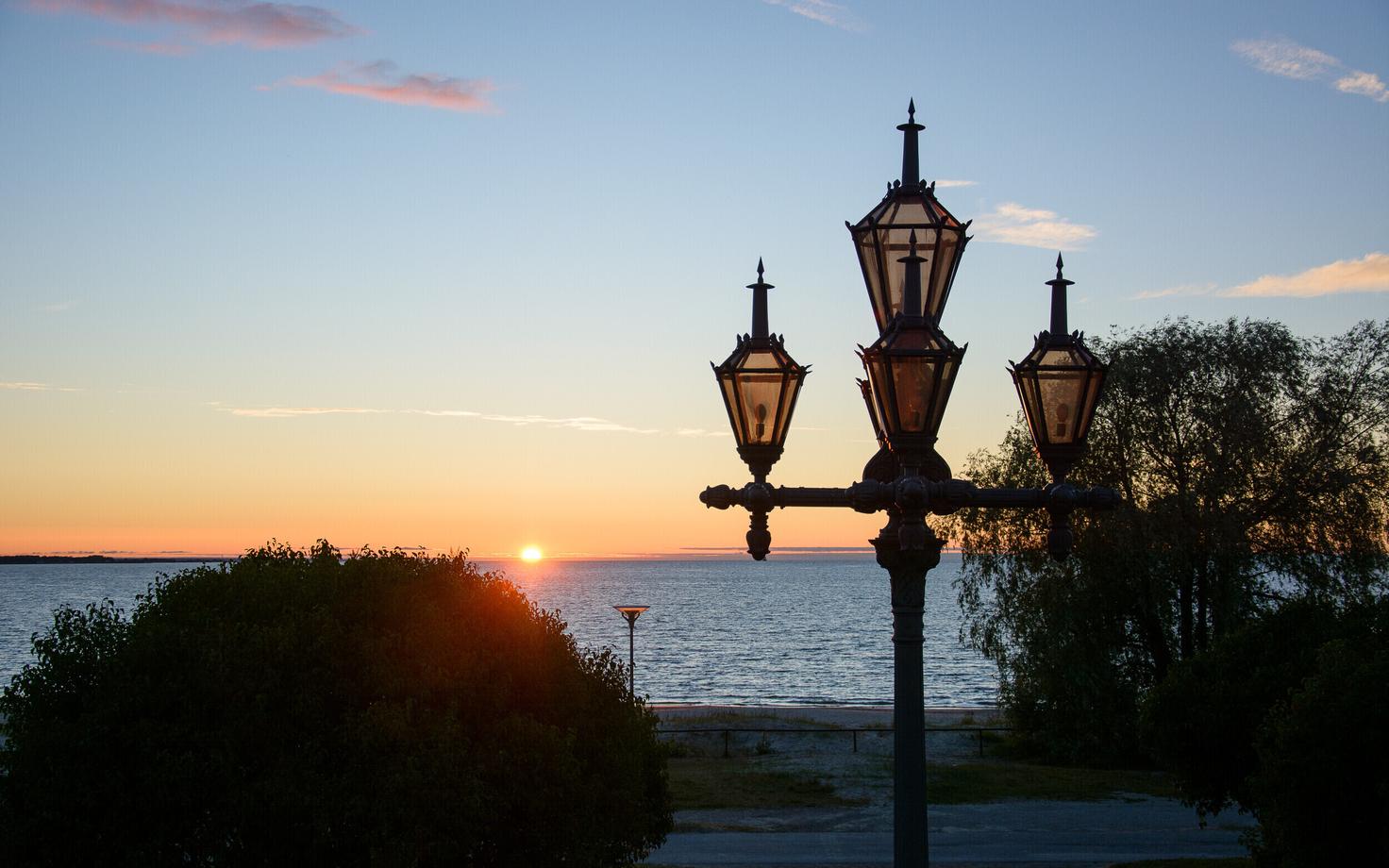 Suvine päikeseloojang Tallinnas