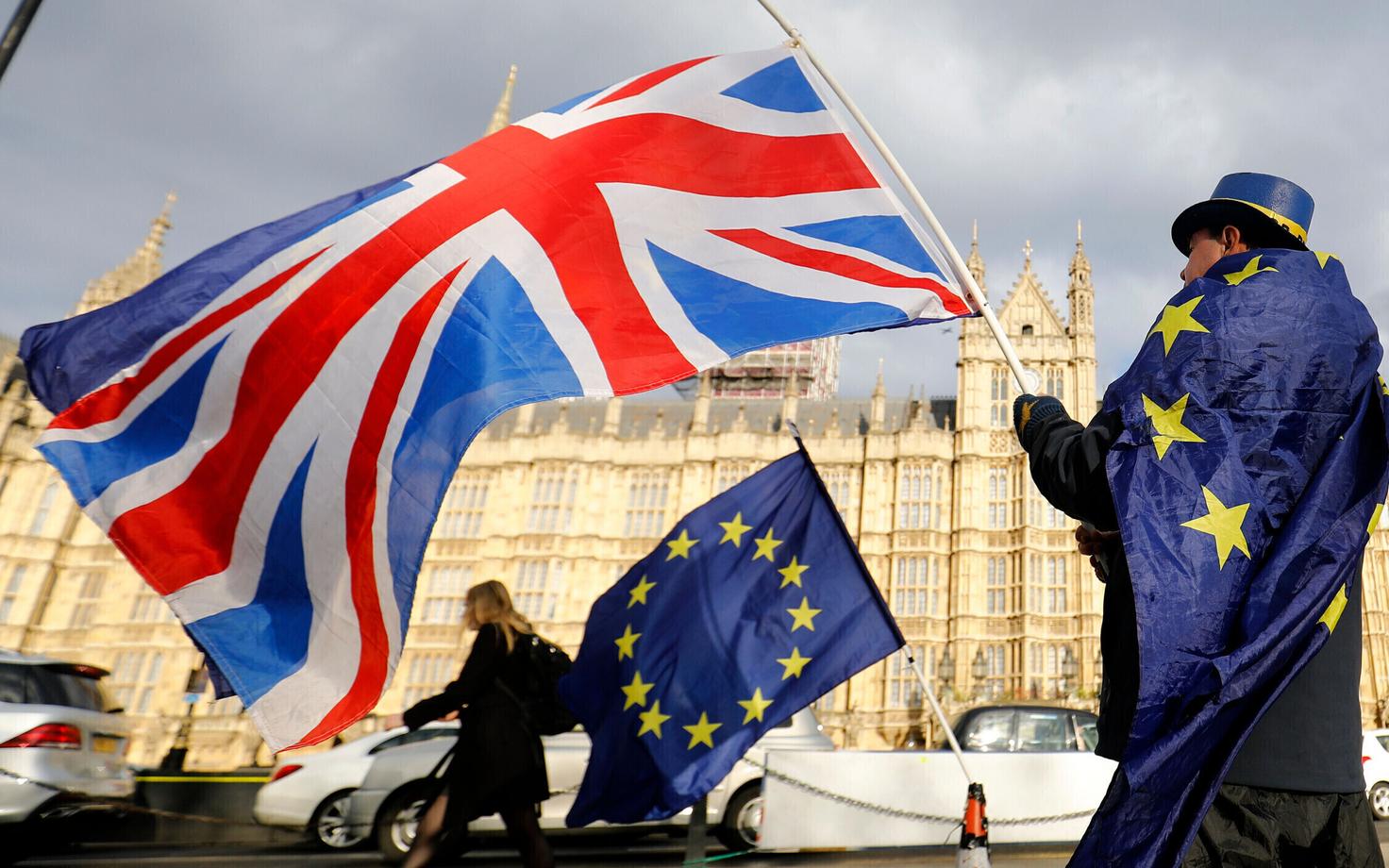 Brexiti-vastane meeleavaldaja Londonis parlamendihoone juures.