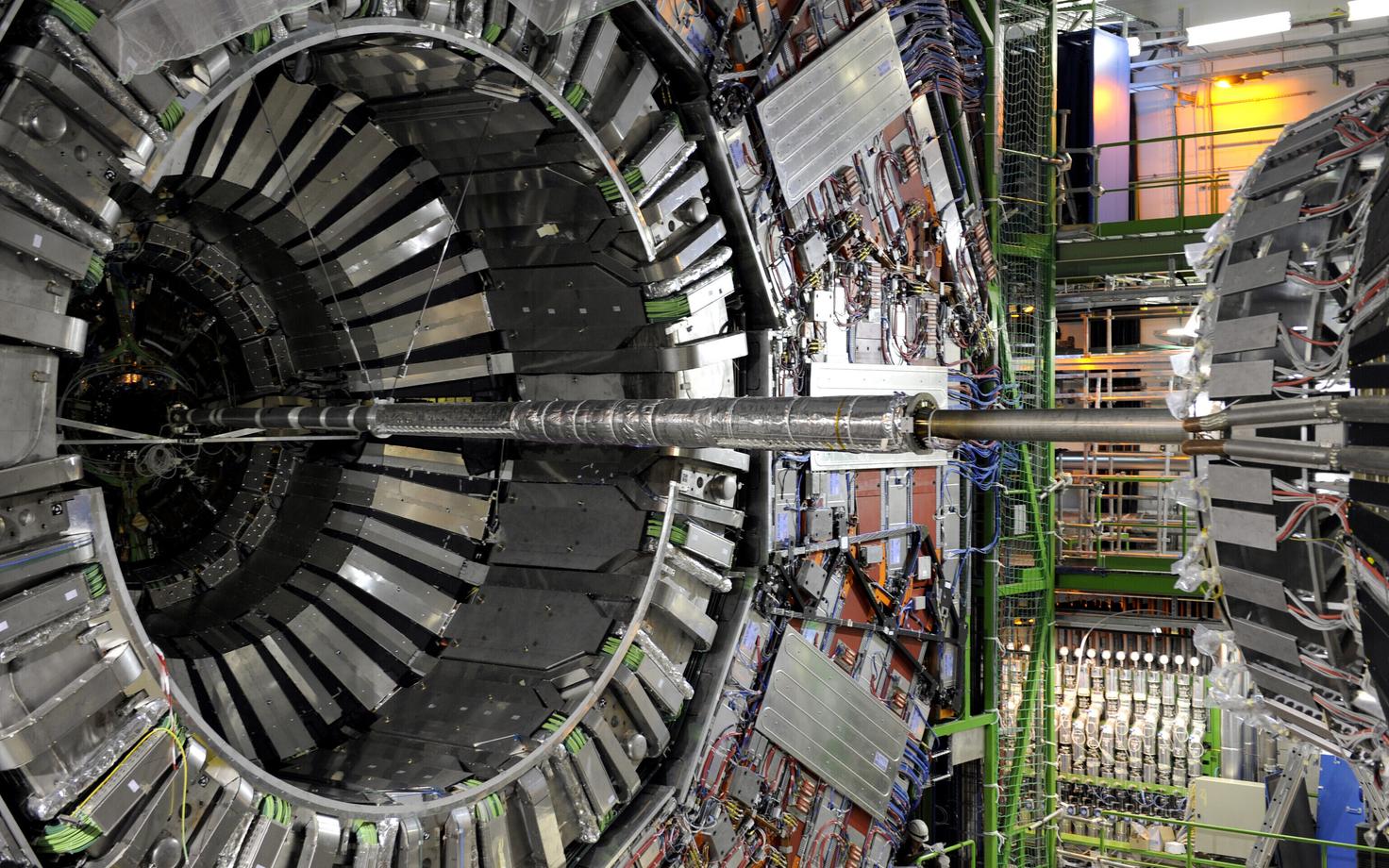 WWW ja puutetundlikud ekraanid pärinevad Šveitsist Genfist, maailma suurimast osakestefüüsika laborist CERNist. Pildil maailma kalleim teaduseksperiment, CERNi suur hadronite põrgati.