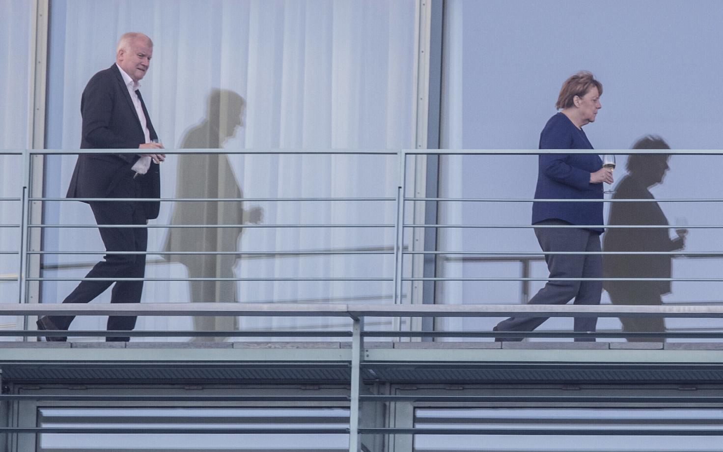 Siseminister Horst Seehofer (CSU) ja liidukantsler Angela Merkel (CDU) laupäeval Berliinis.