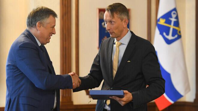 Губернатор Ленинградской области Александр Дрозденко и генконсул Эстонии в Петербурге Карл Эрик Лаантеэ Рейнтамм