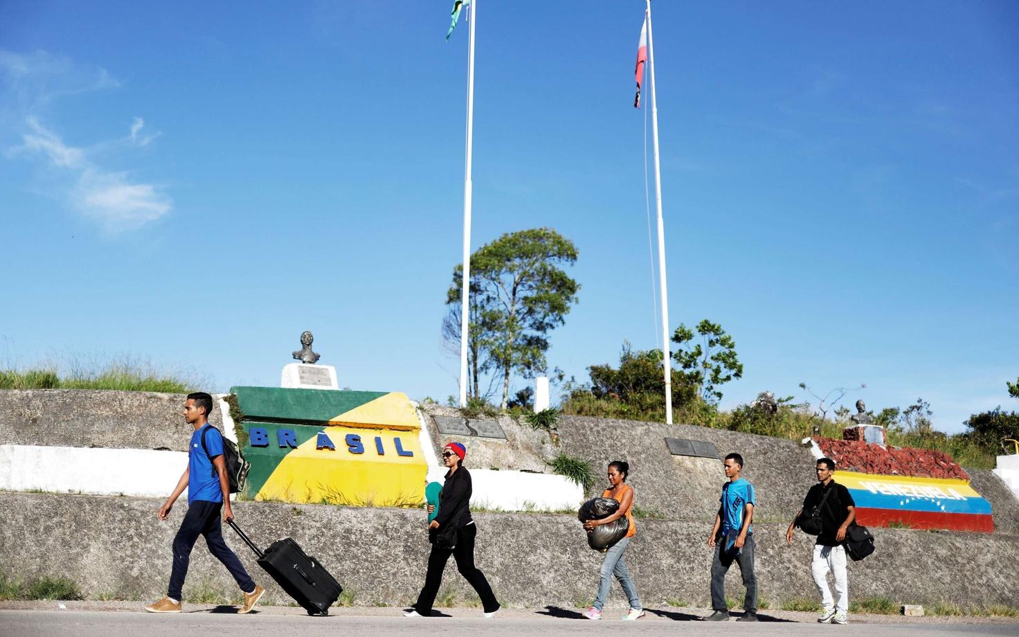 Венесуэльцы на бразильской границе.