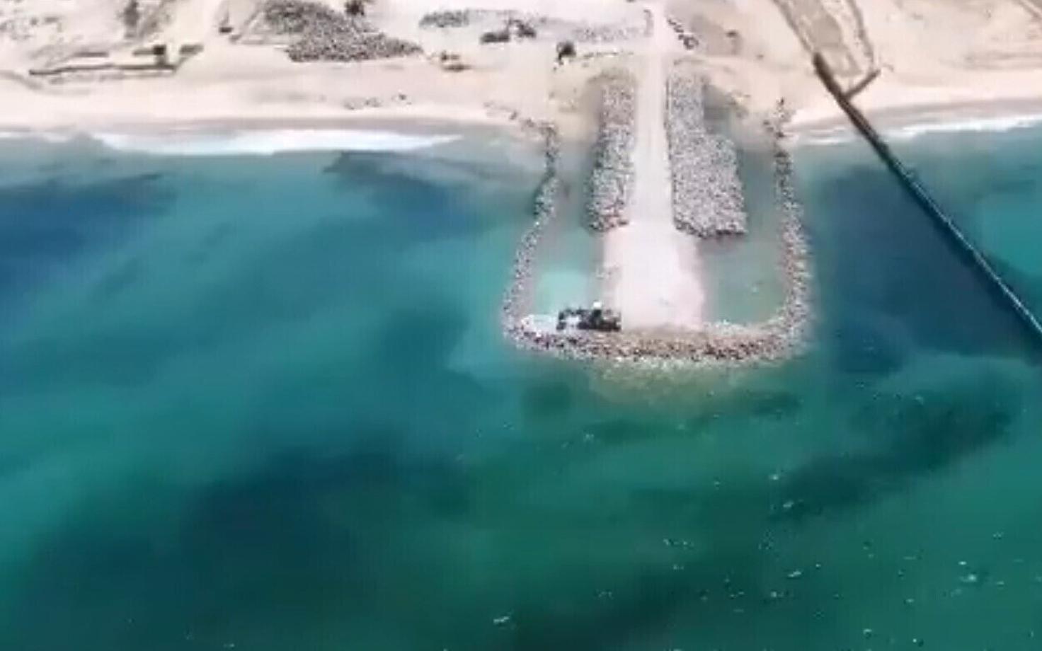 Стена в Средиземном море.