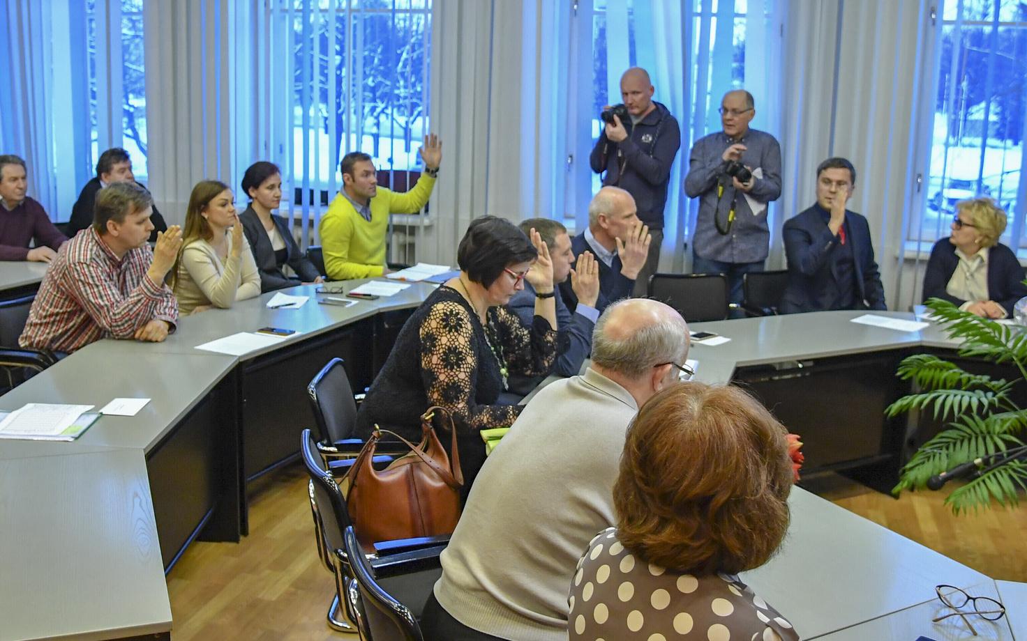 Нарвское горсобрание соберется 16 августа.