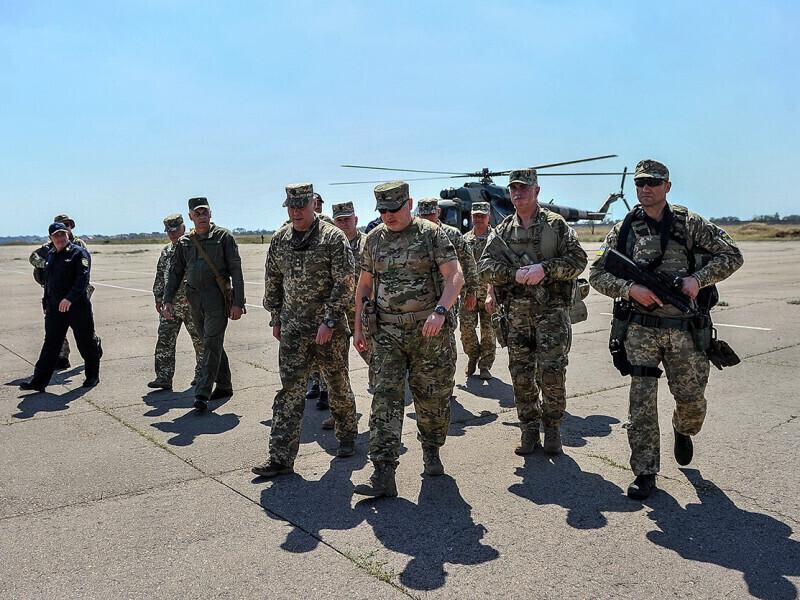 Ukraina julgeoleku- ja kaitsenõukogu sekretär Oleksandr Turtšõnov ringkäigul Aasovi mere lähistel.