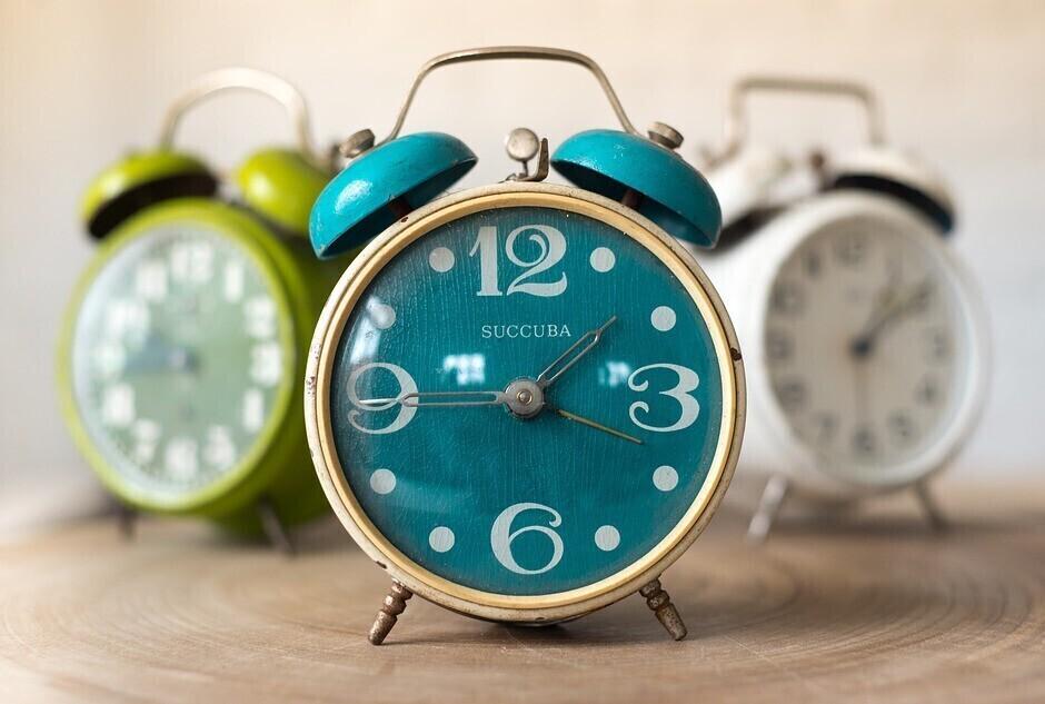 Часы. Иллюстративная фотография.