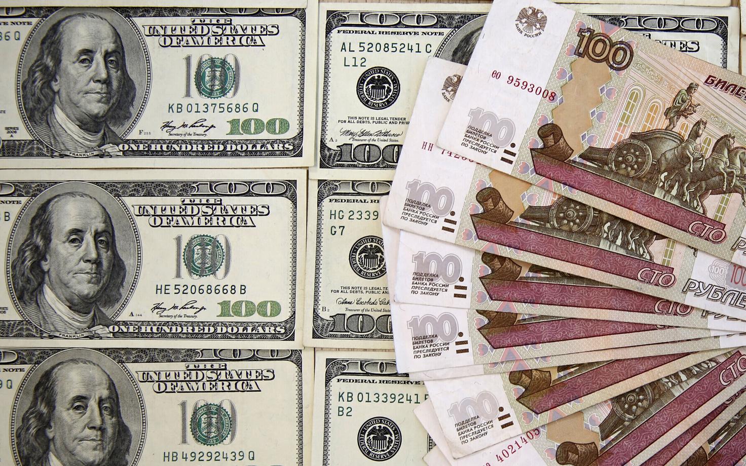 USA dollarid ja Vene rublad.