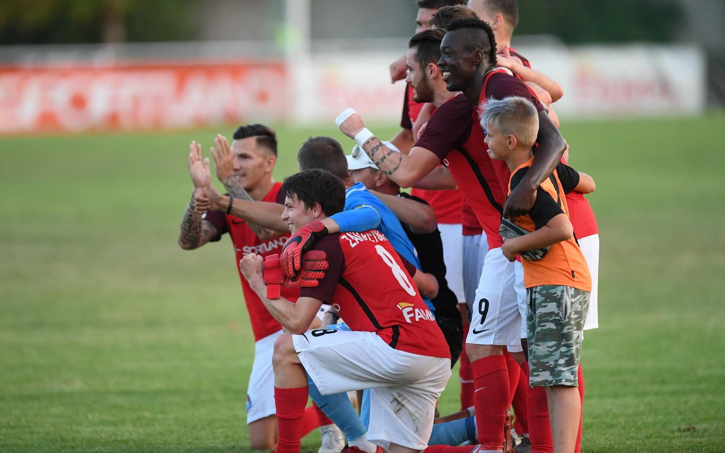 Футболисты