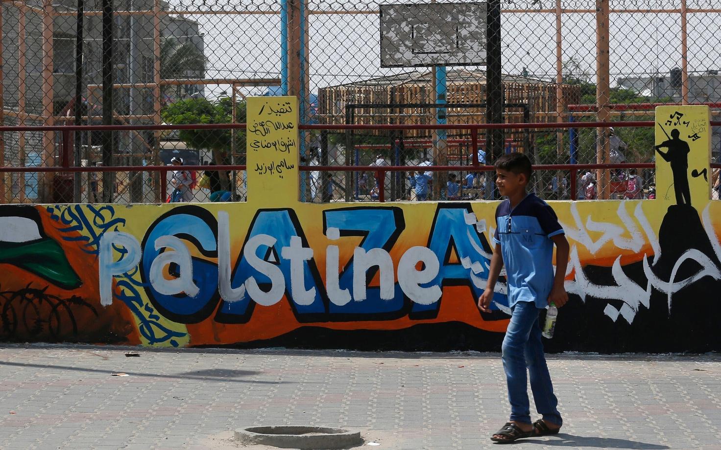 Palestiina poiss UNRWA kooli juures Rafah' põgenikelaagris.