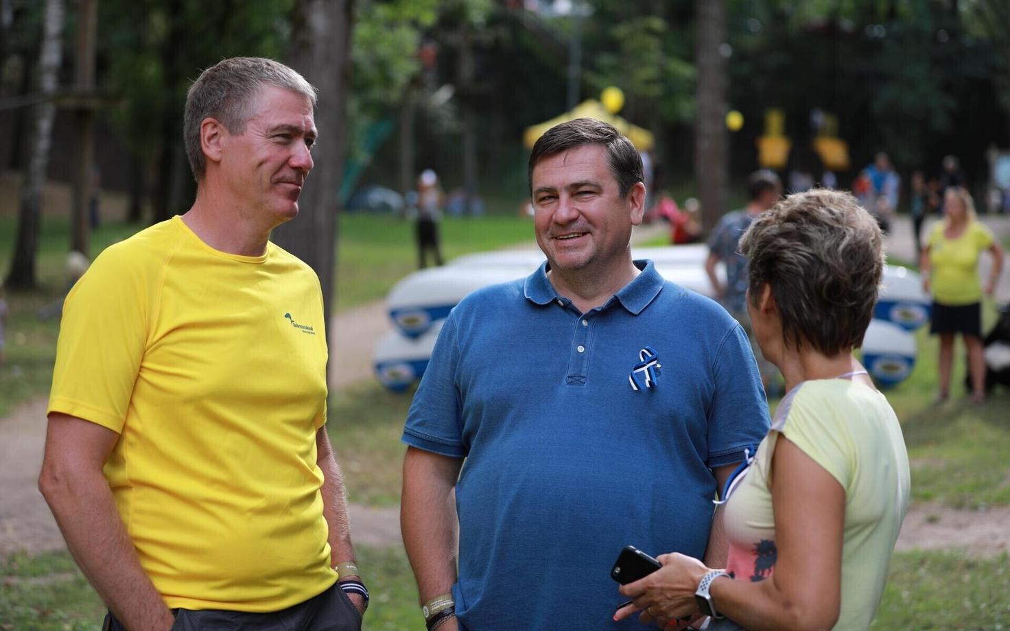 Мати Райдма (в центре) будет замещать в Рийгикогу Игоря Грязина.