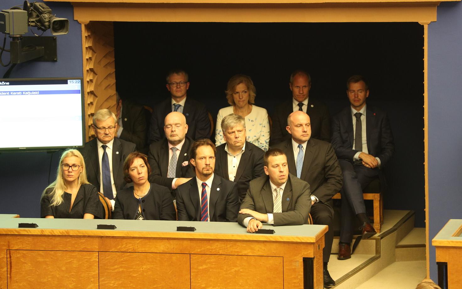 Ministrid riigikogus.