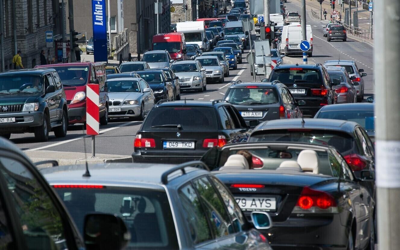 Autoderivid Tallinnas Sossi mäel