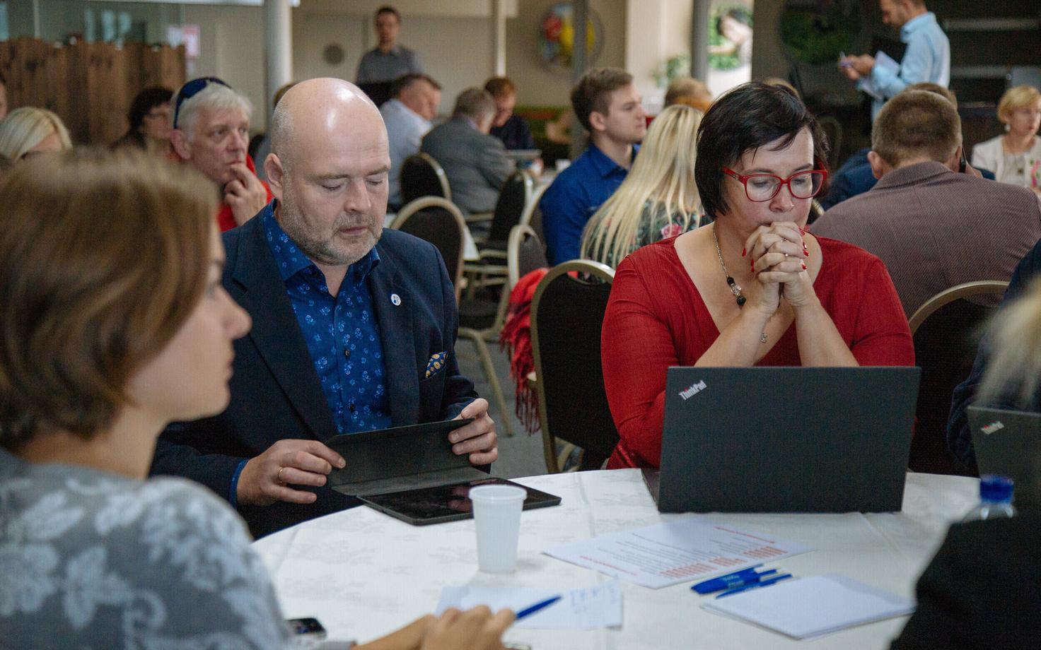 Андрес Анвельт и Катри Райк на совете уполномоченных Социал-демократической партии.