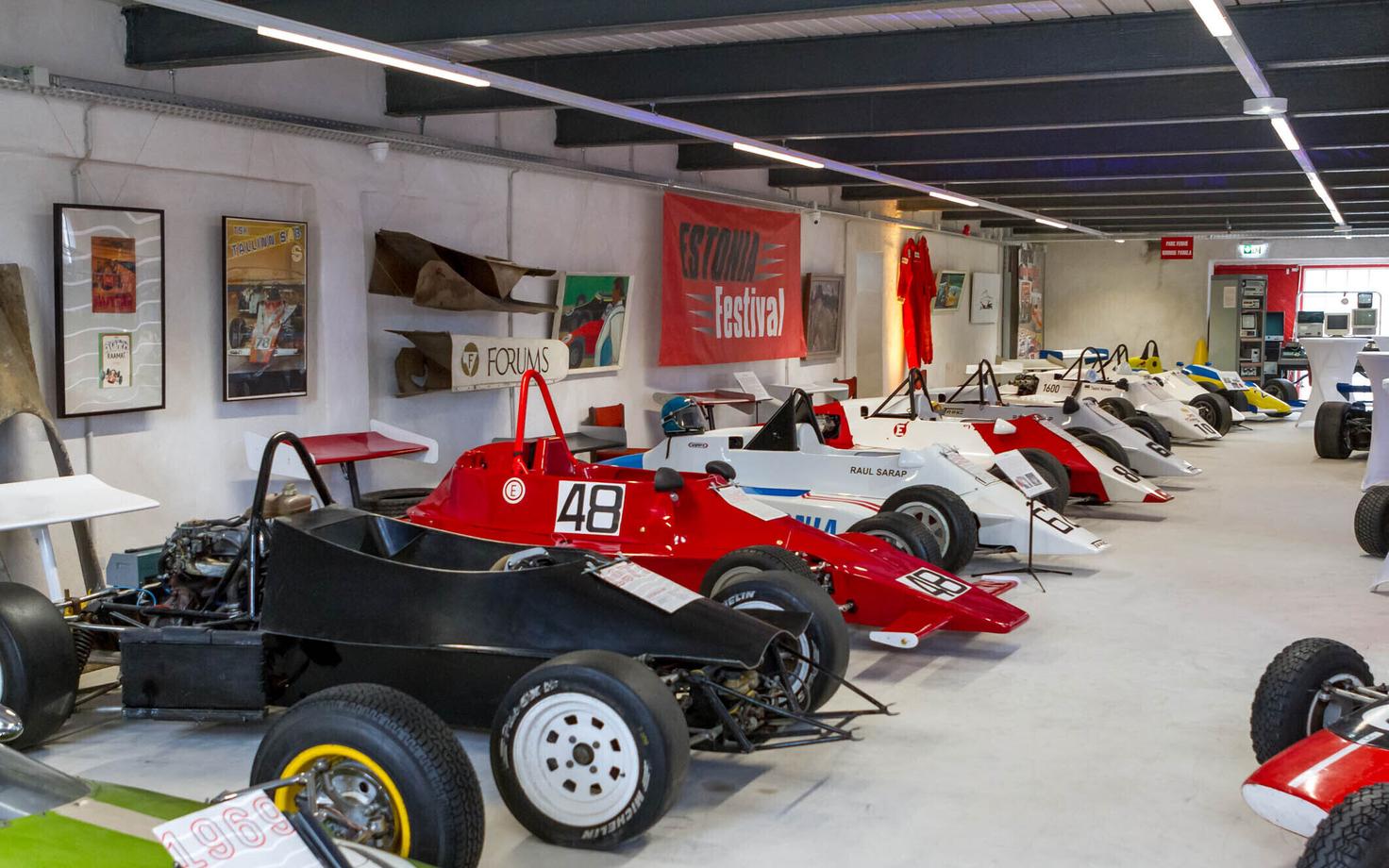 Экспонаты музея MOMU.