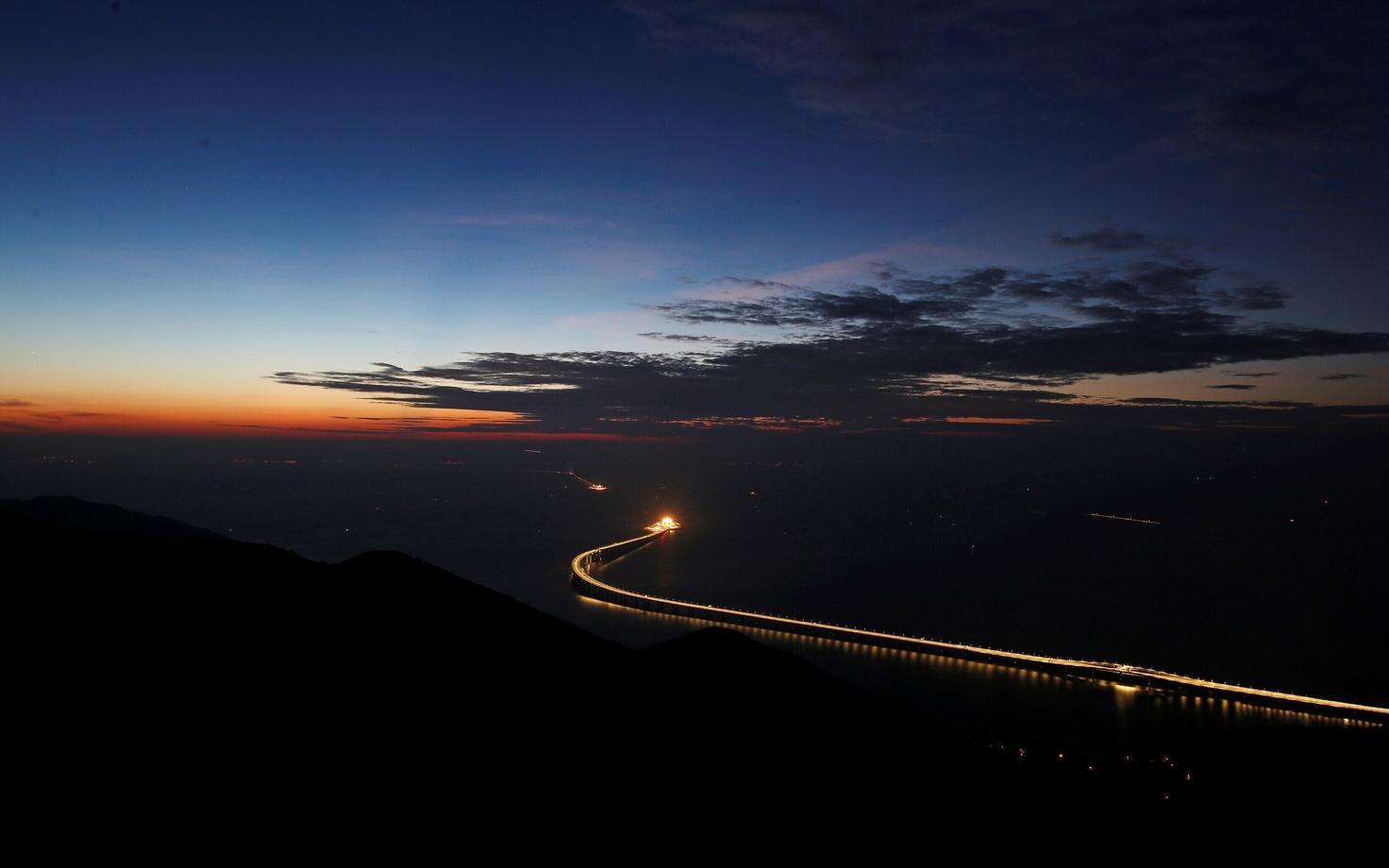 В Чжухае в китайской провинции Гуандун открыли самый длинный в мире морской мост
