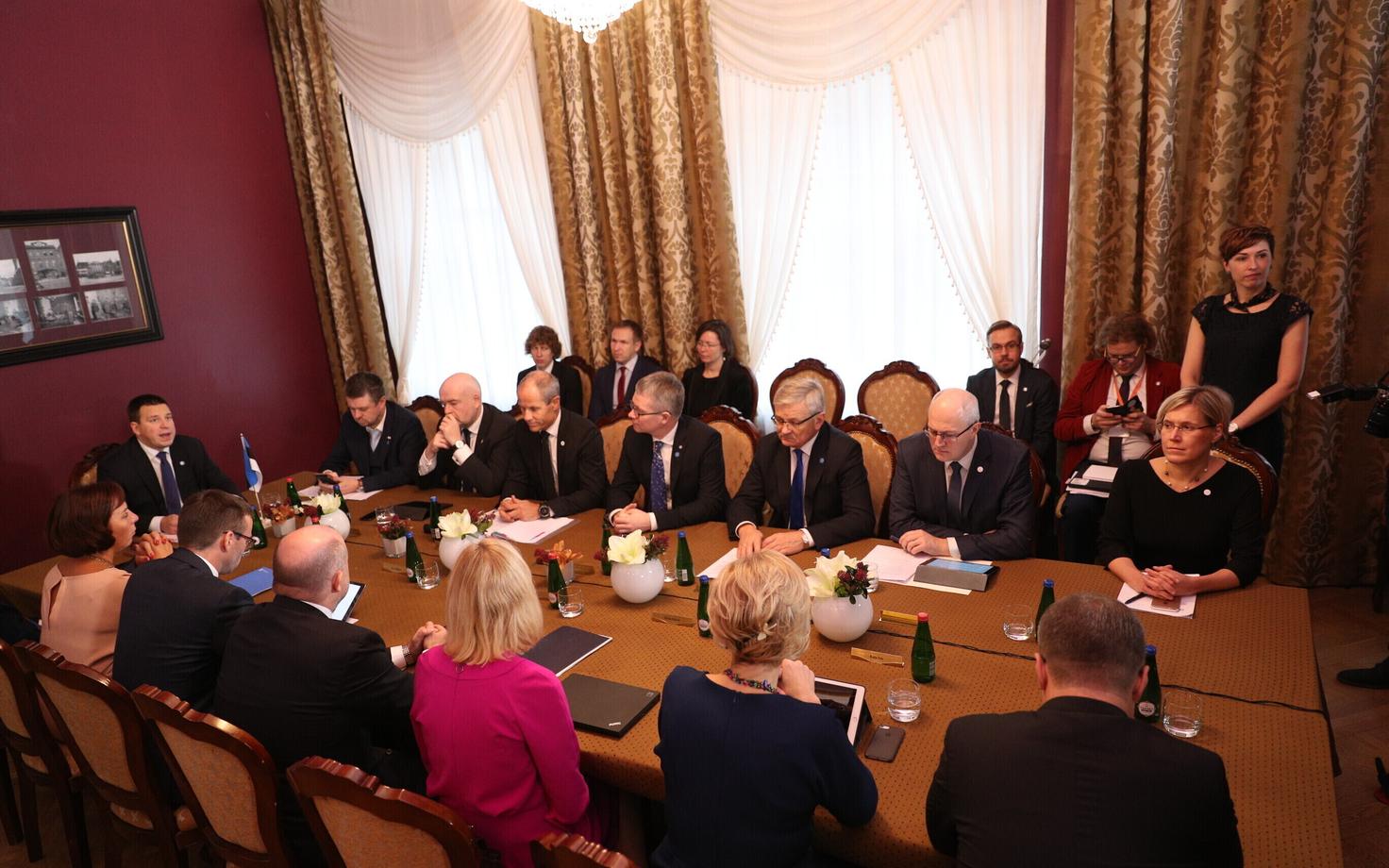 Заседание правительства в Доме учителей