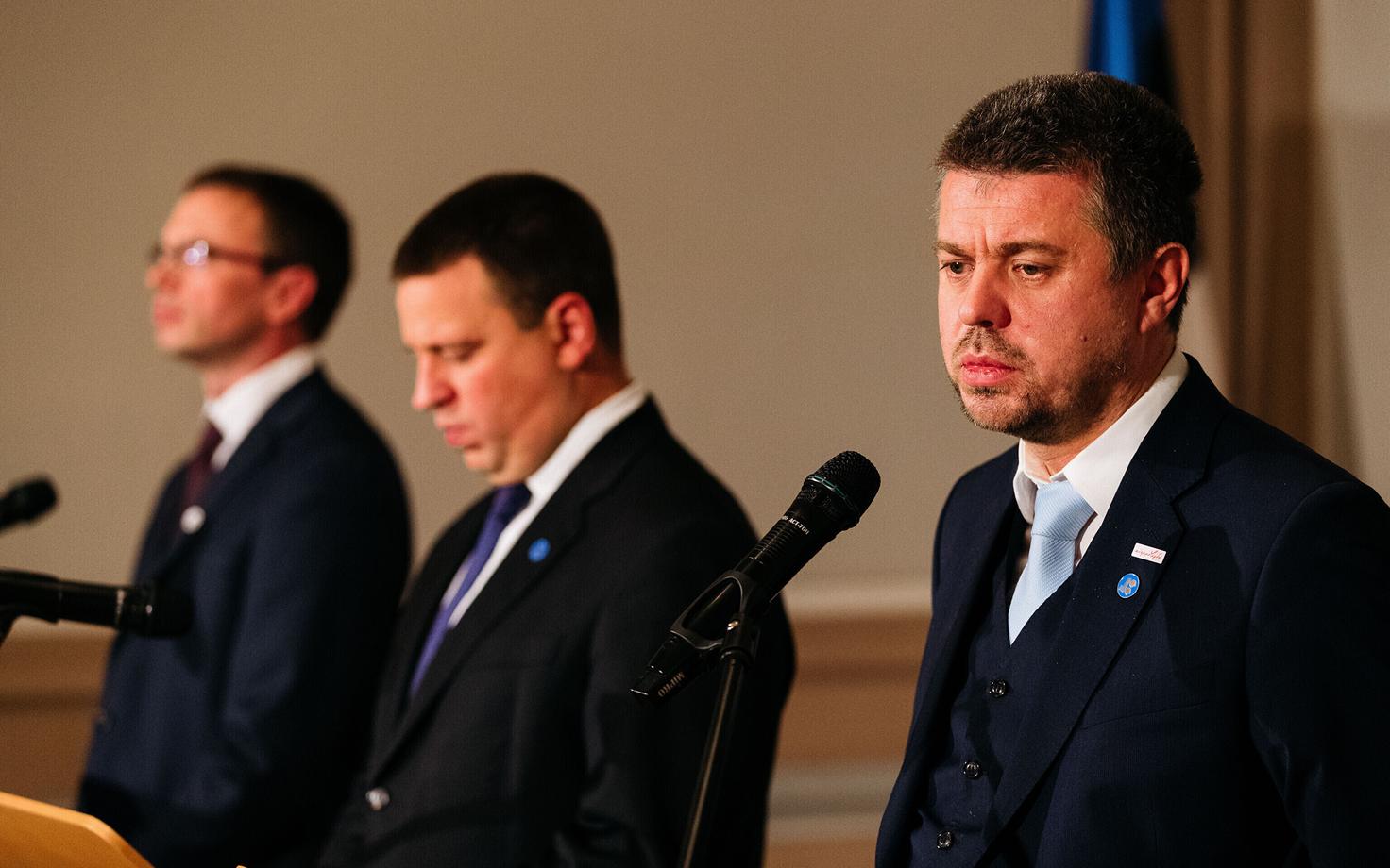 Sven Mikser, Jüri Ratas ja Urmas Reinsalu pressikonverentsil.