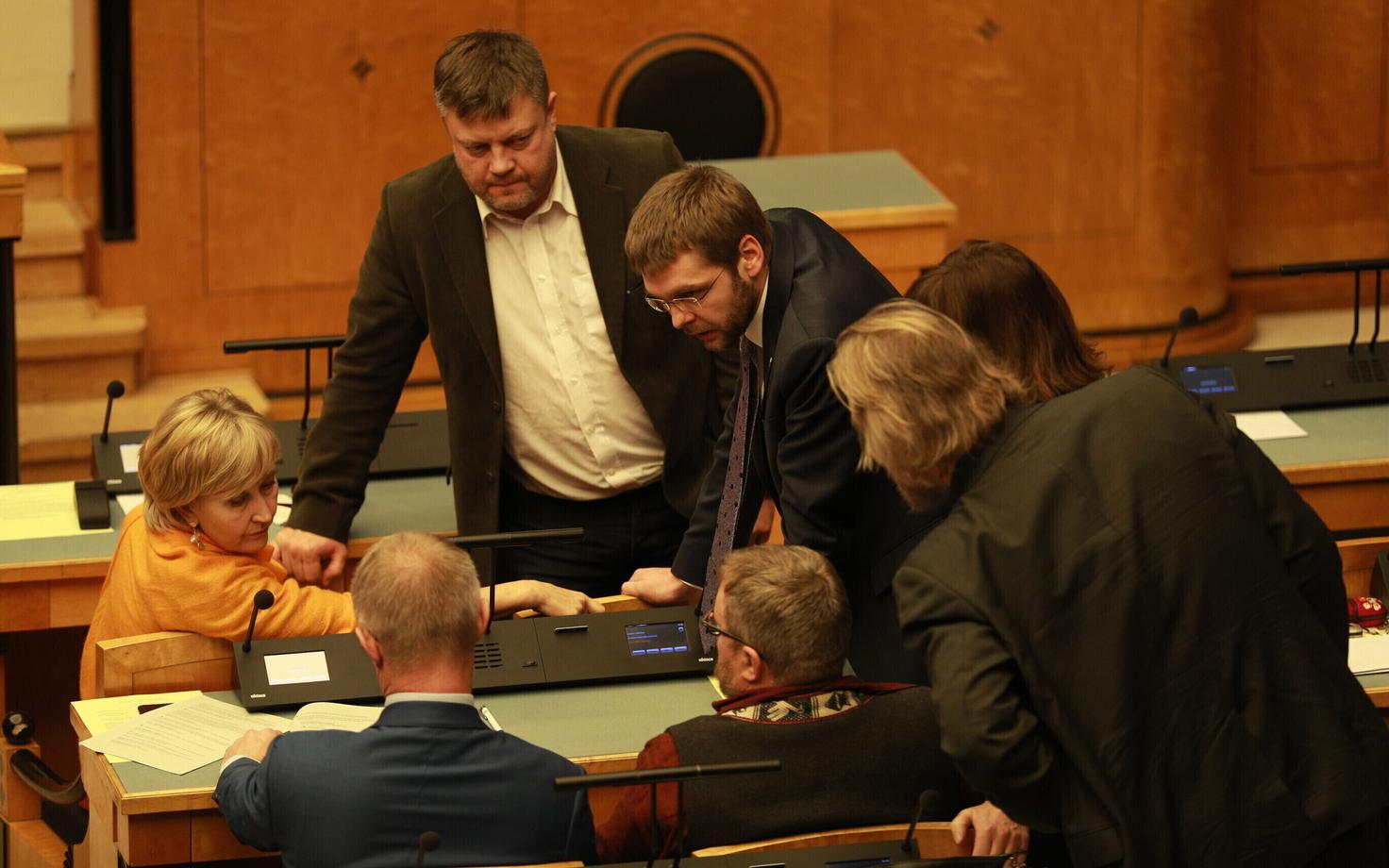Succeeded with their motion for a parliamentary declaration to end the government crisis: MPs of the Social Democratic Party.