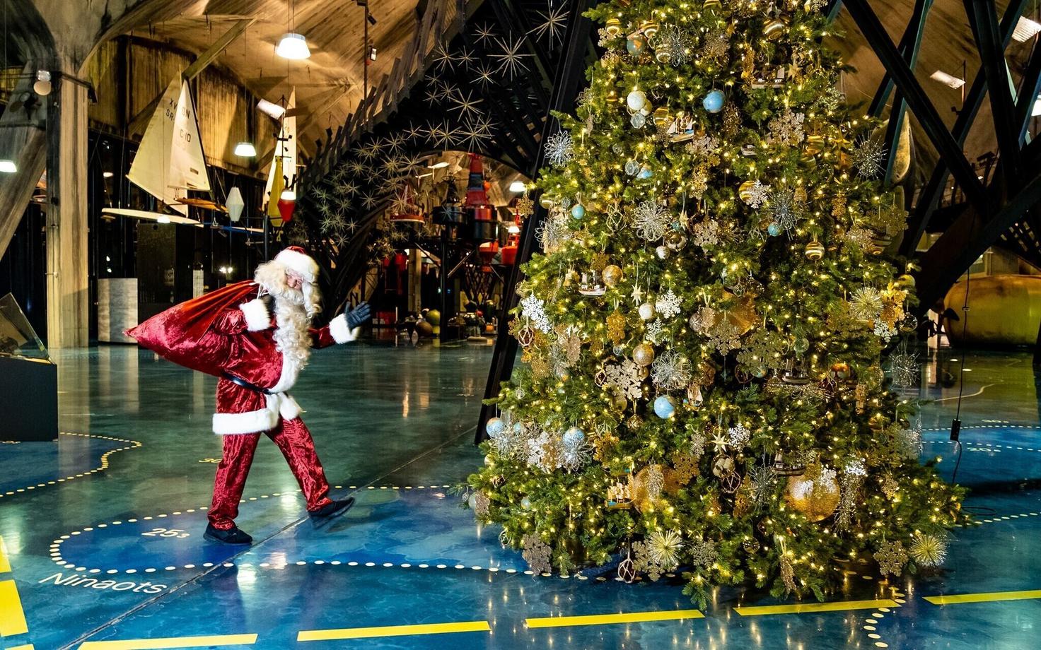 Дед Мороз в Морском музее.