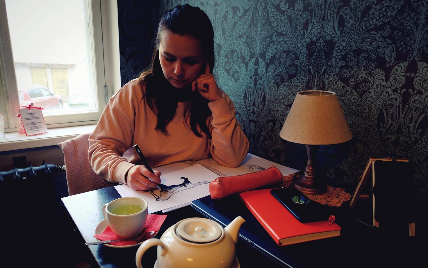 Working student Maiu Lünekund uses breaks between classes to catch up on either her day job or school assignments, such as this drawing. 14 December 2018.
