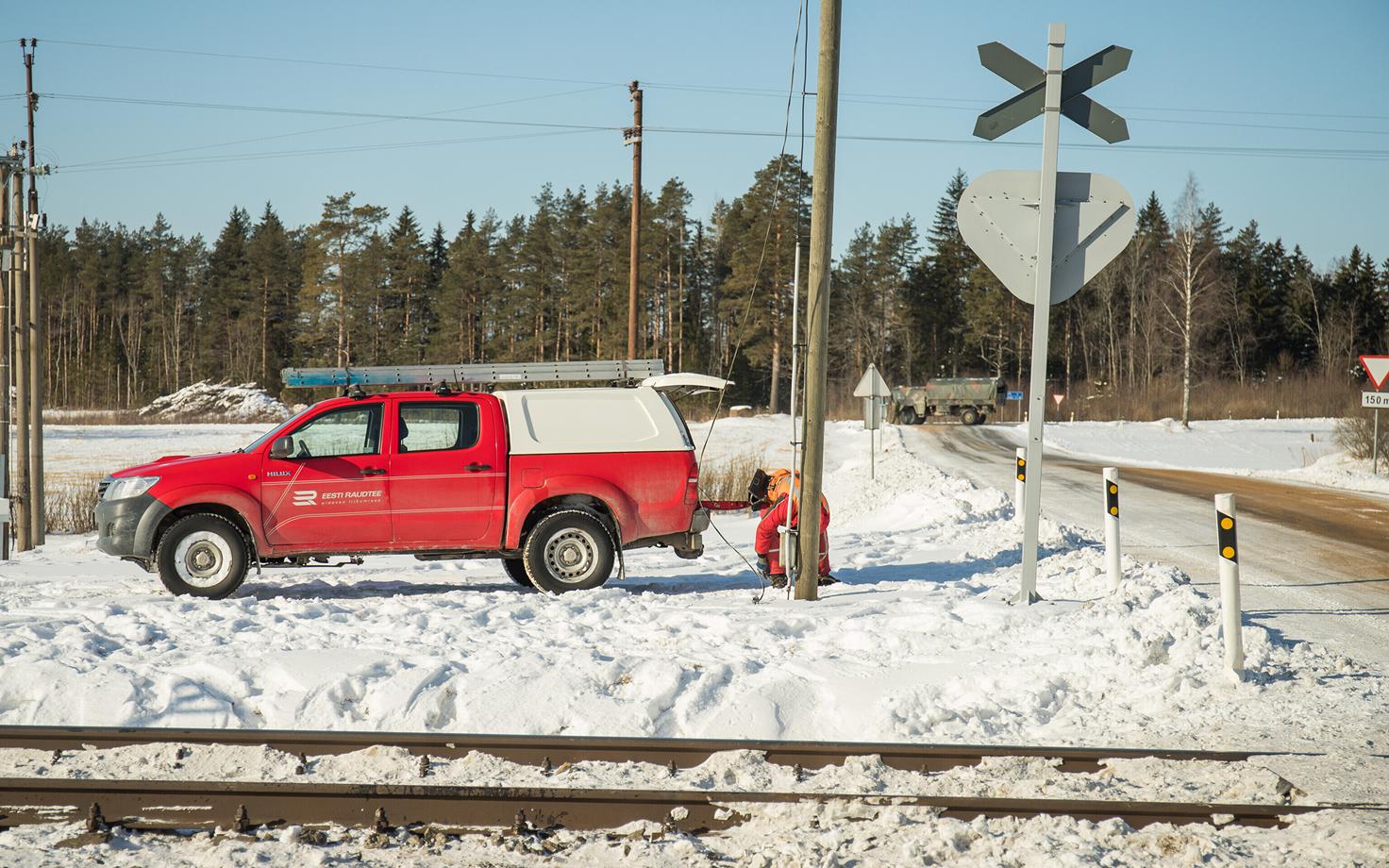 Железнодорожникам повысят зарплату на 5%.