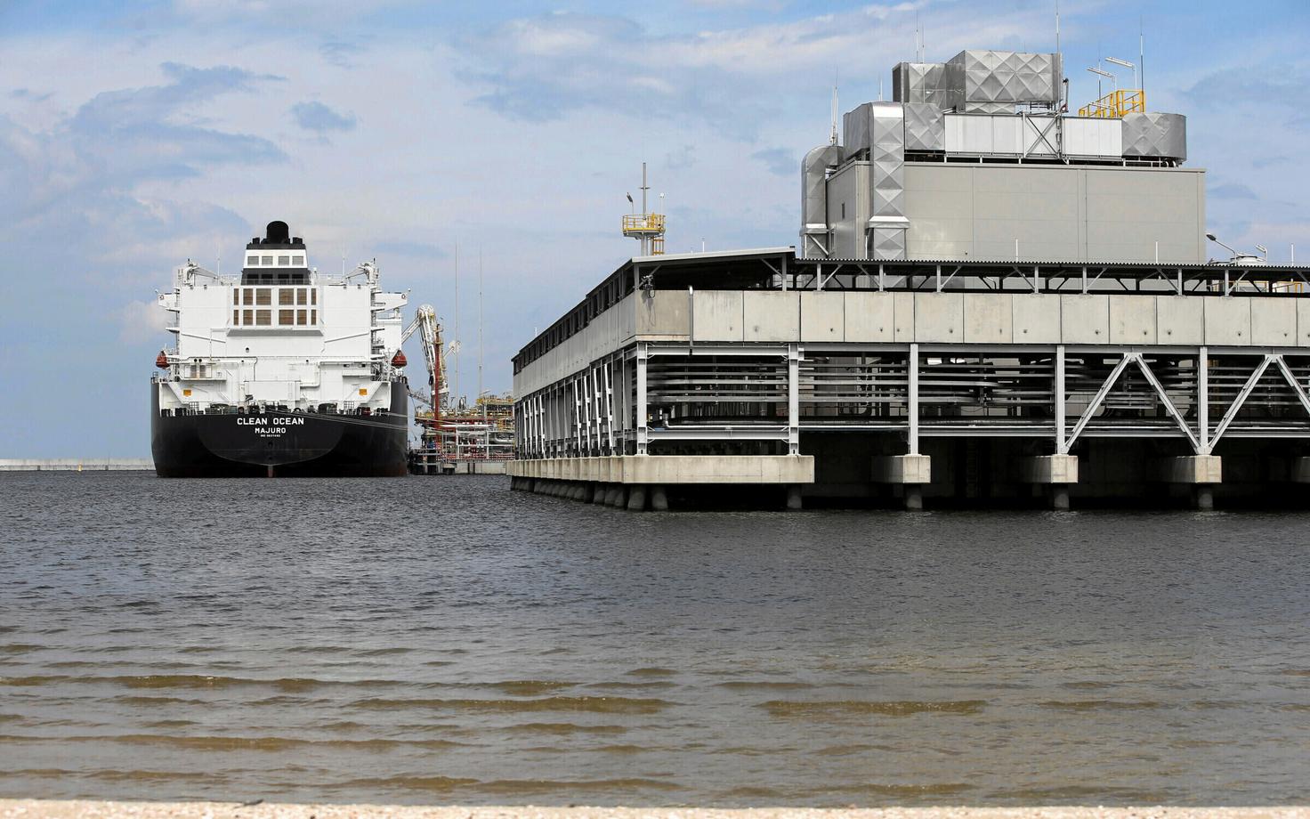 LNG tanker Poola sadamas.